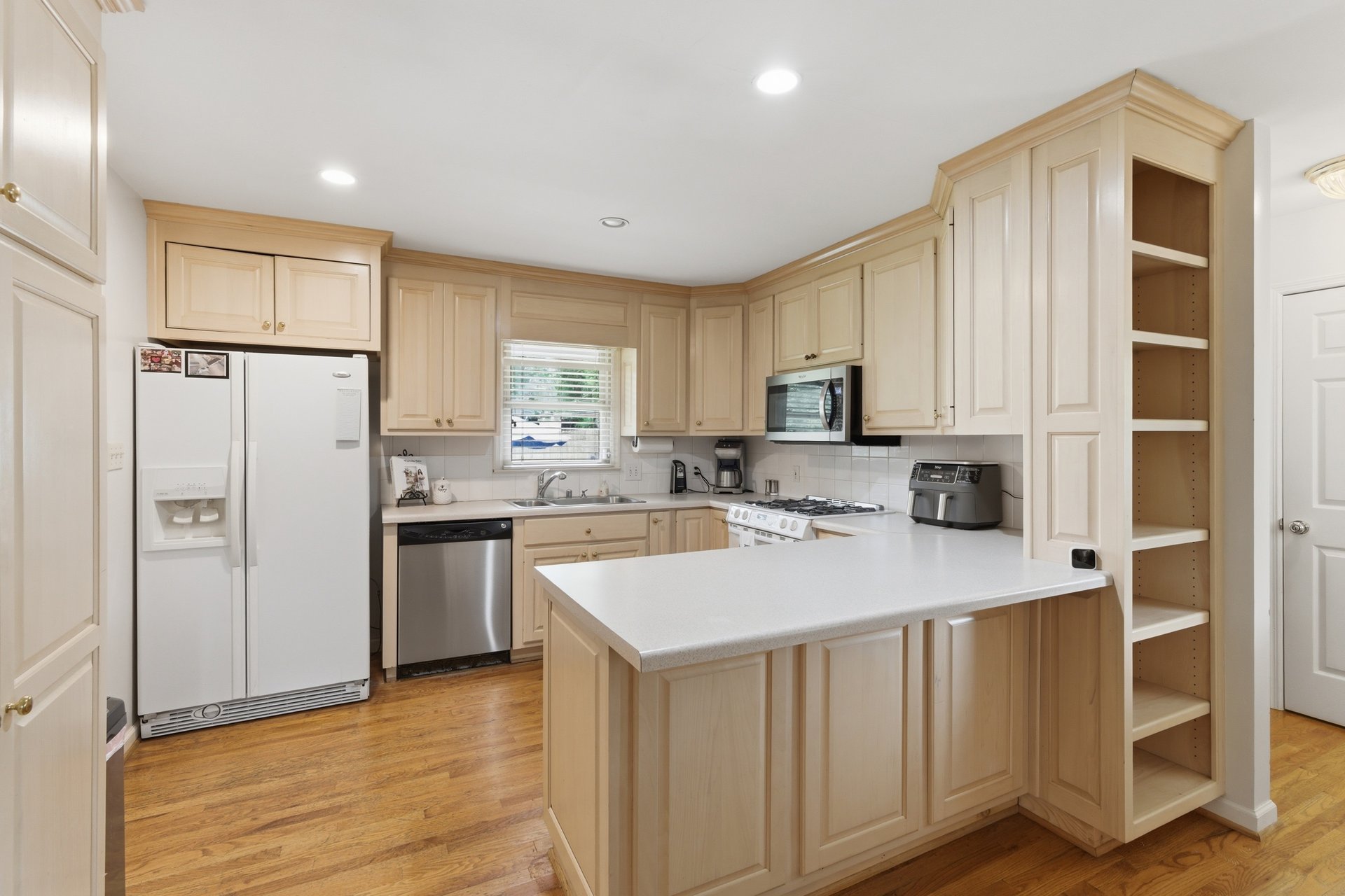 Adorable Full Brick Ranch style home just minutes from Downtown Huntsville!!