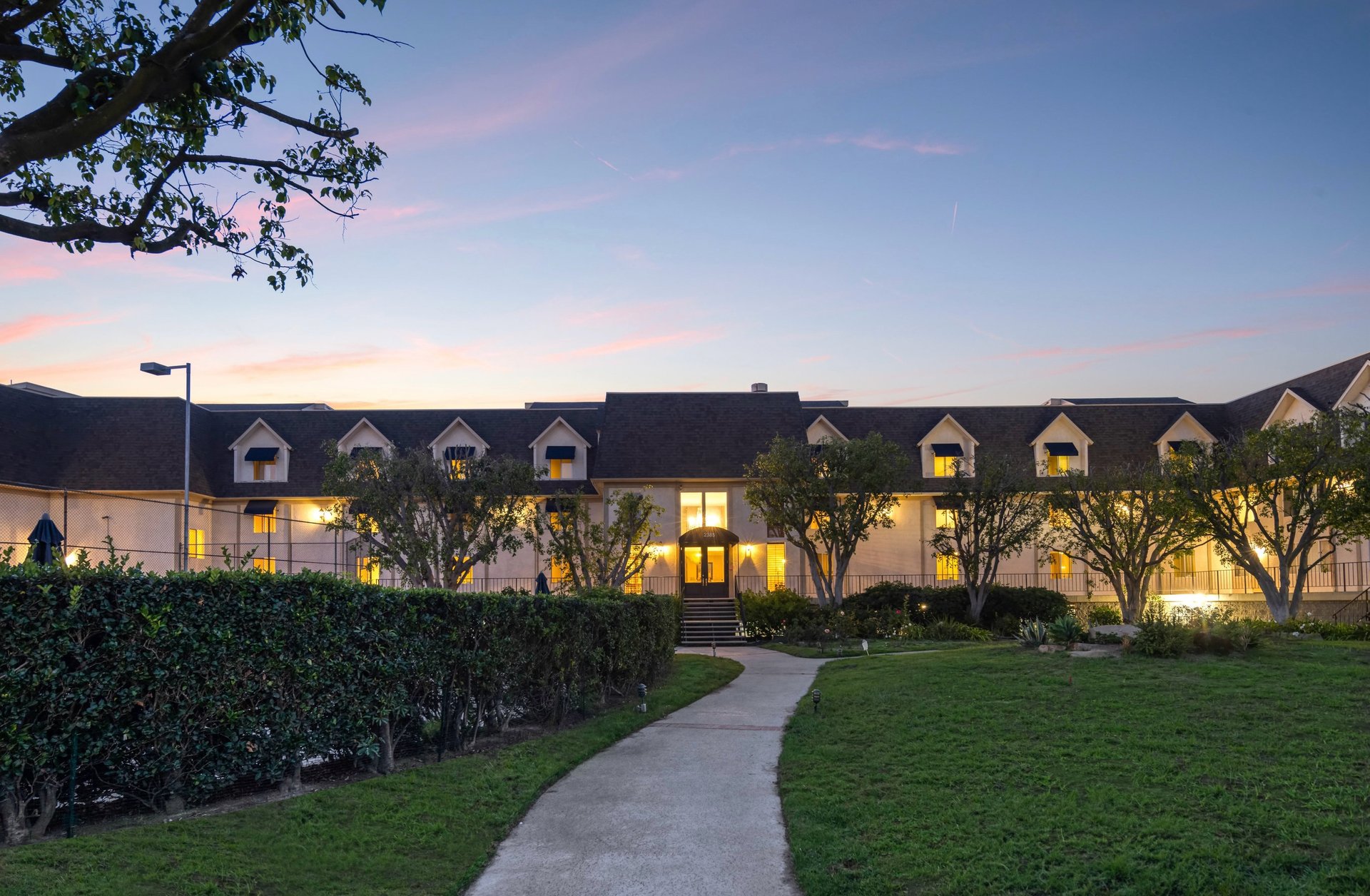 2385 Roscomare Rd Unit: D3, Bel Air 