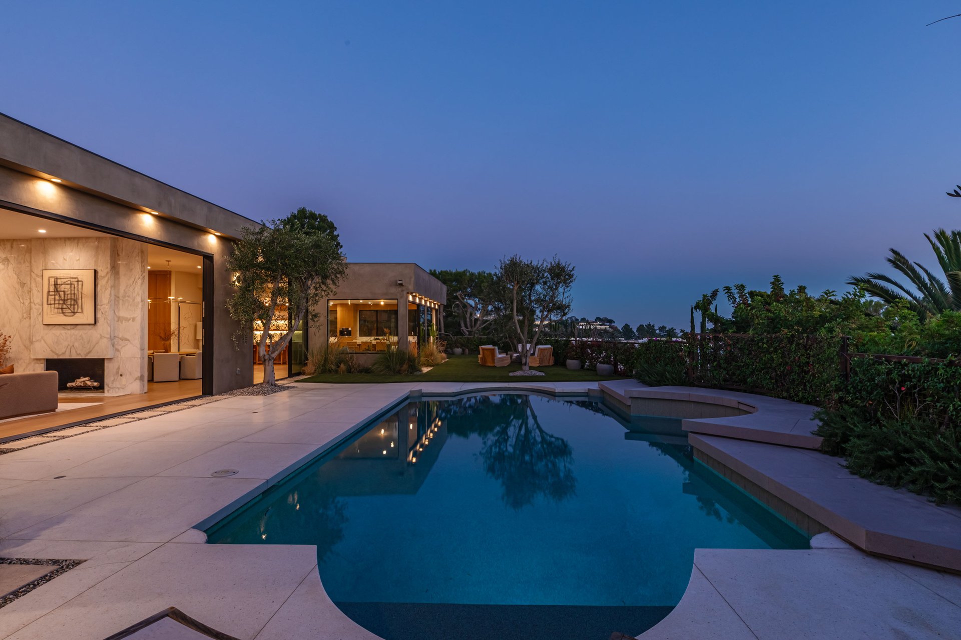 1705 Carla Ridge, Beverly Hills