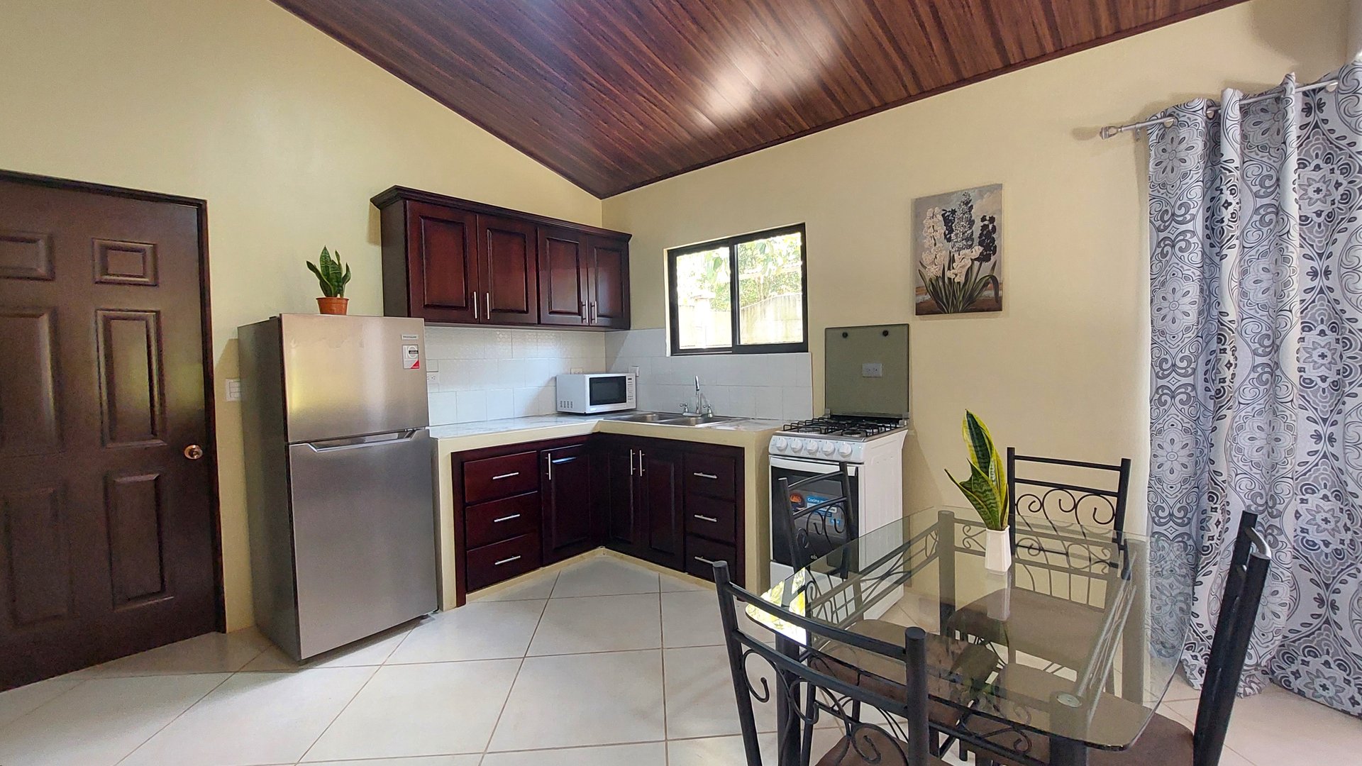 Affordable Home in Hatillo – Just 5 Minutes from Playa Dominical & Playa Linda