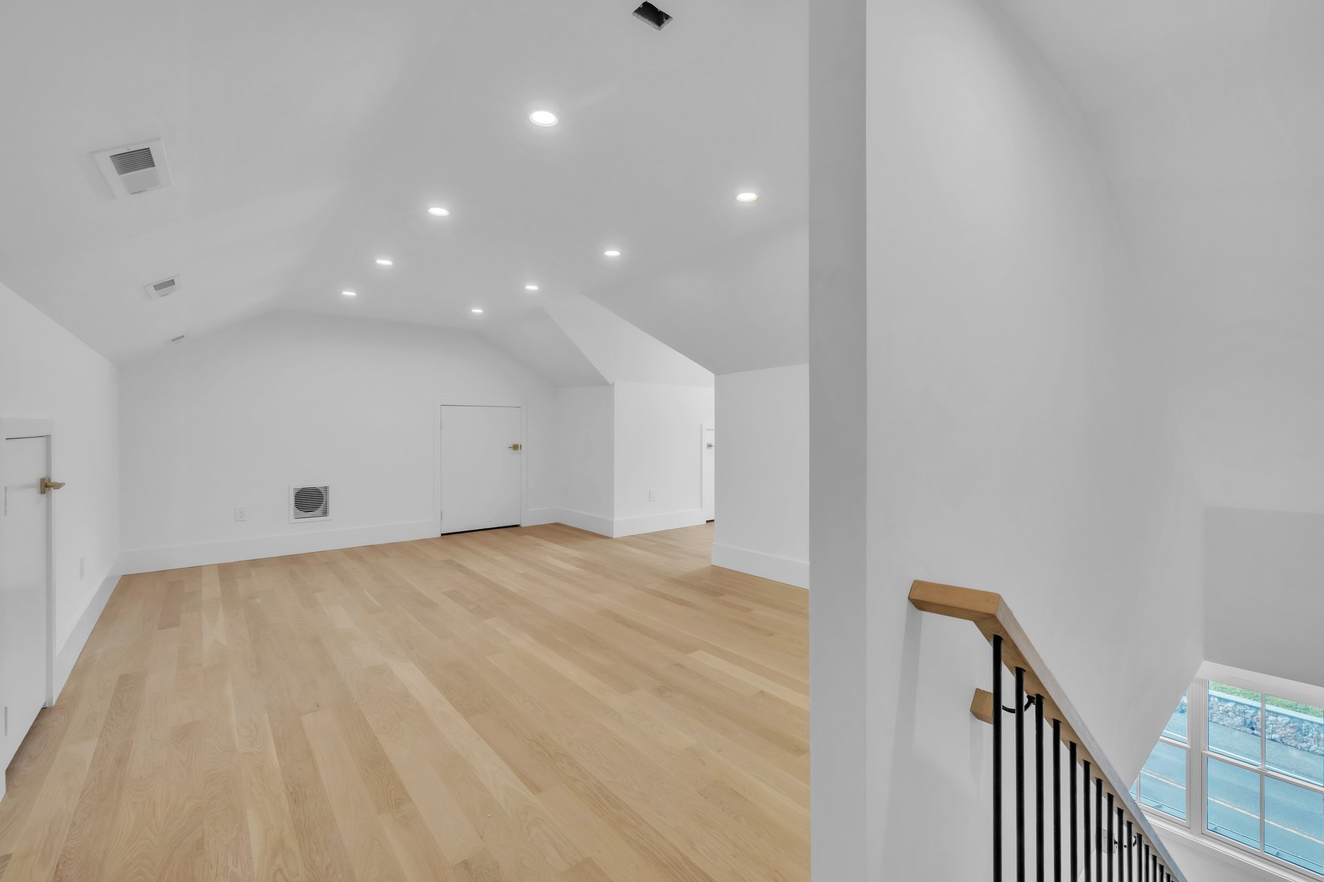 East Ave, Unit B 