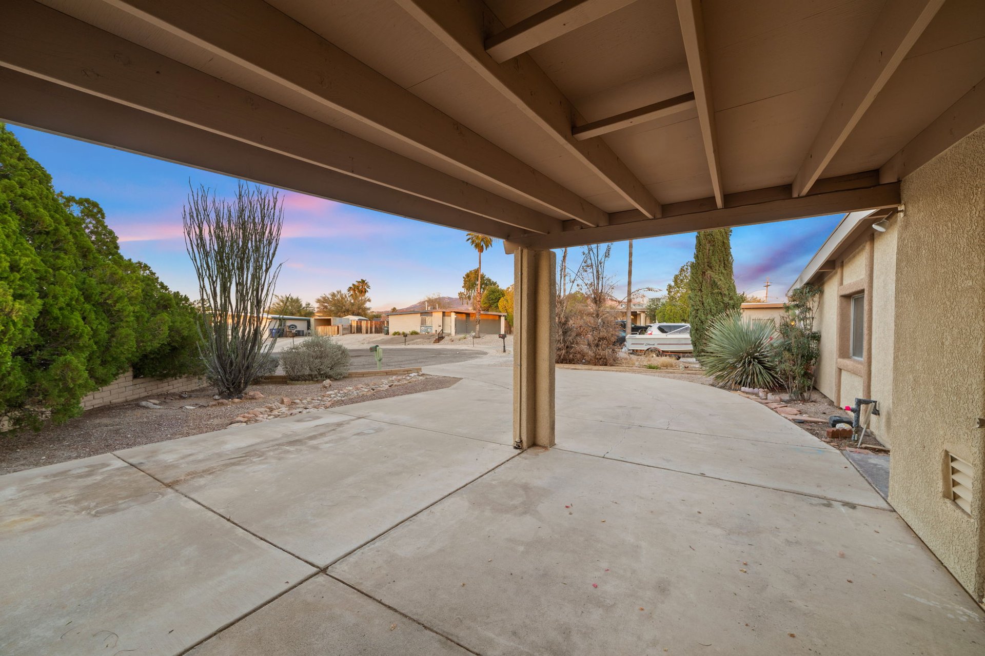 2540 S Marianne