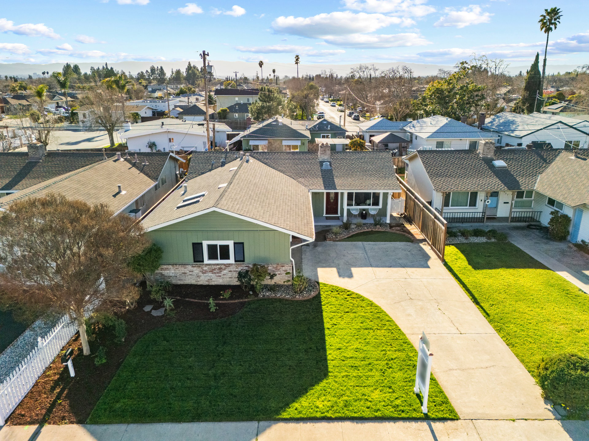 849 Selby LN