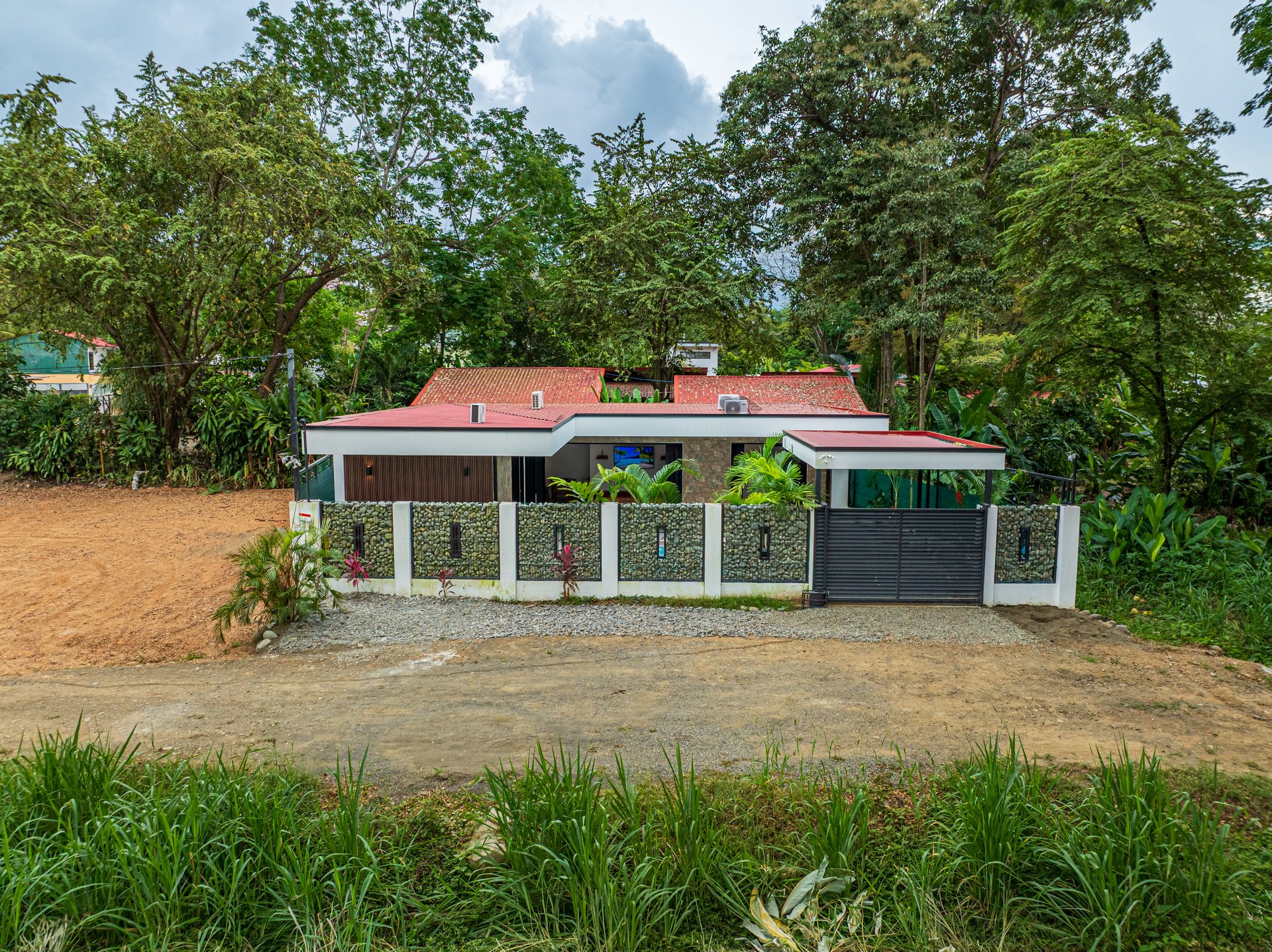 Comfortable 3-Bedroom Pool Home Near Beaches, Parks, and Restaurants