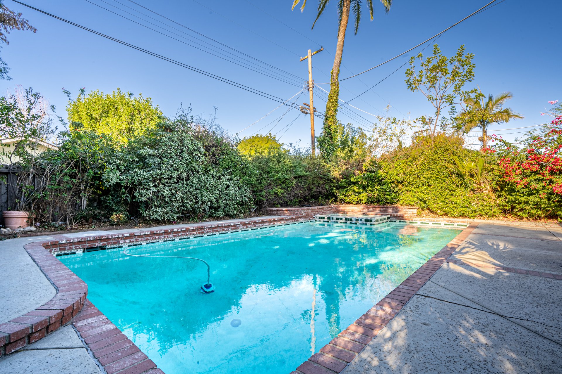 5423 Saloma Avenue