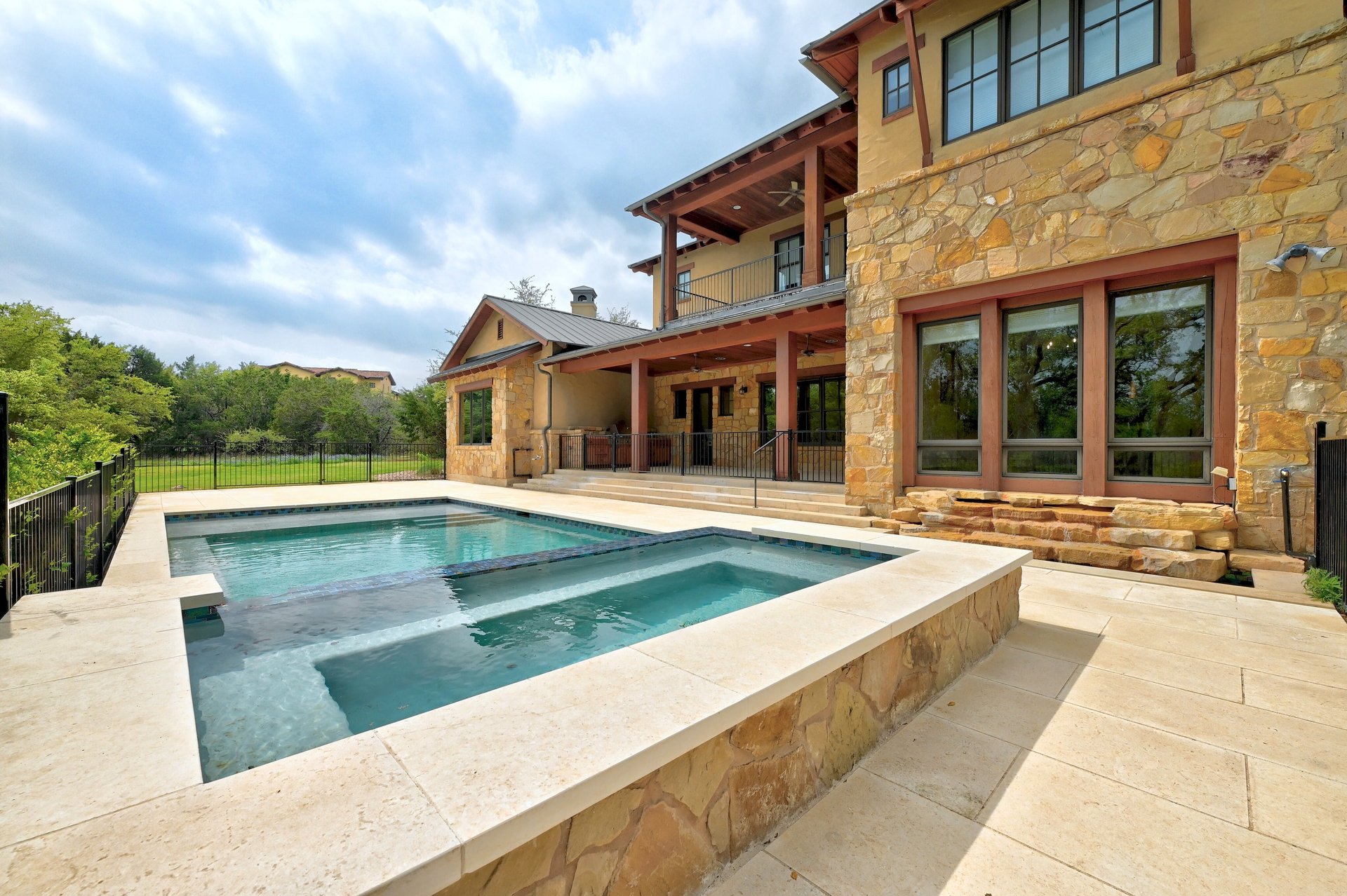 16009 Pontevedra Place