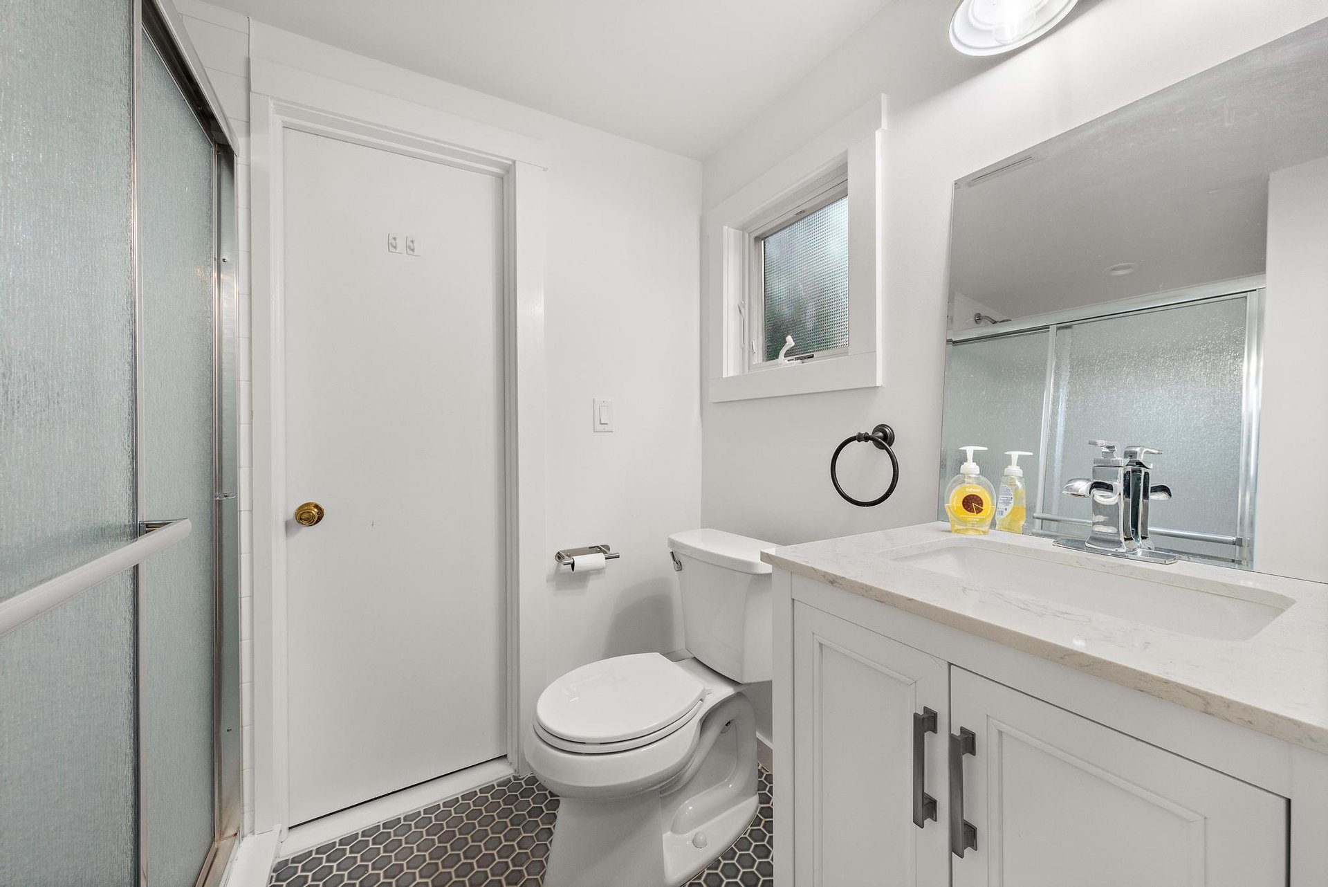 112 8th Street Beach Haven w/Cottage