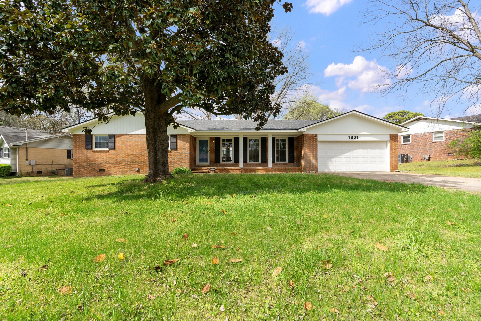 MODERN FURNISHED HOME - NEAR UAH!