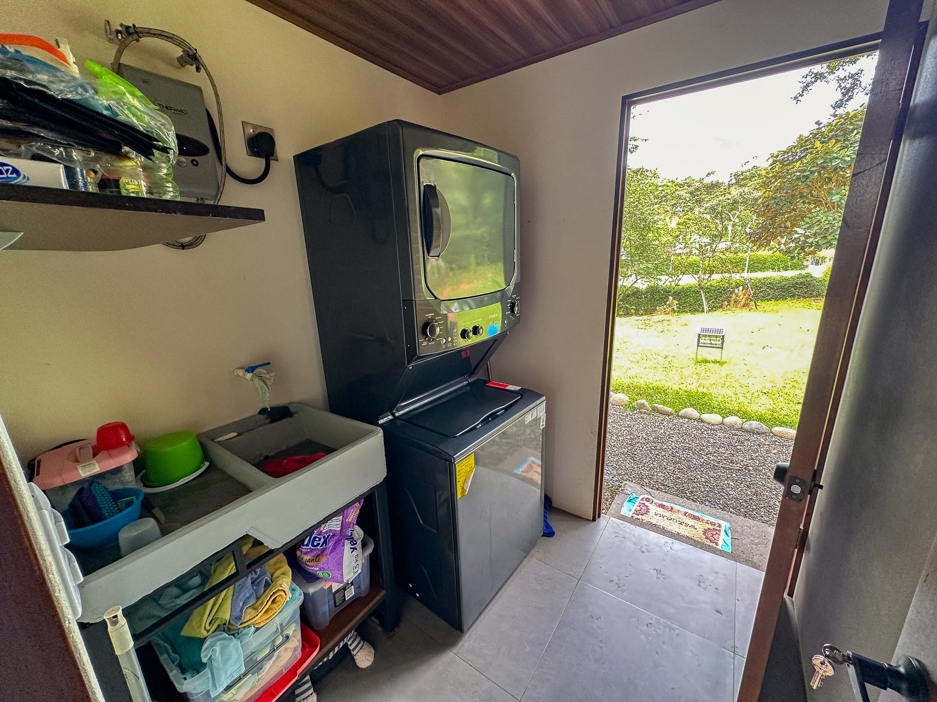 Charming 2-Bedroom Home in the Heart of Ojochal – Privacy, Convenience, and Opportunity Await!