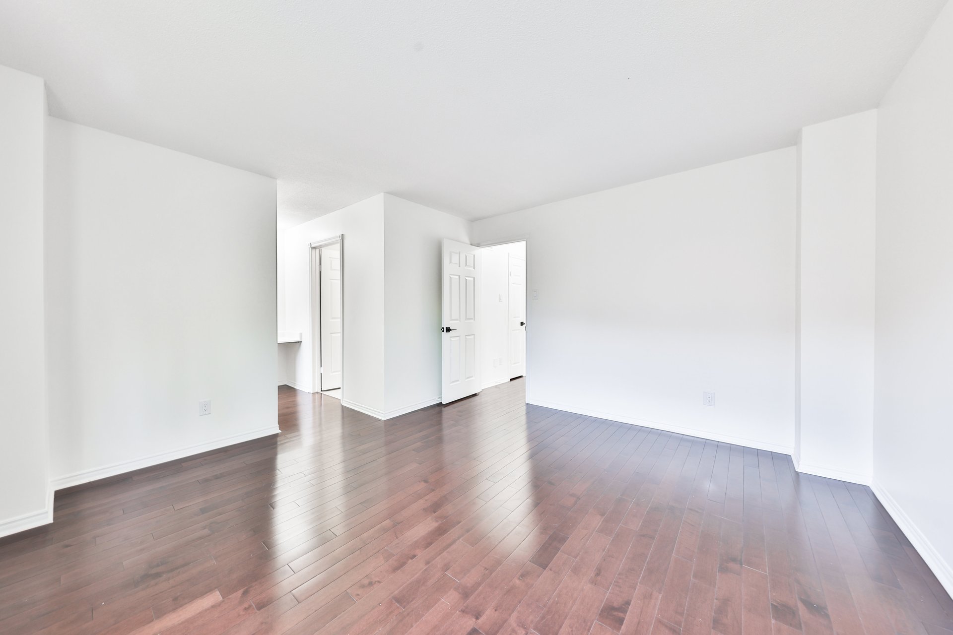 2-4635 Regents Terrace, Mississauga