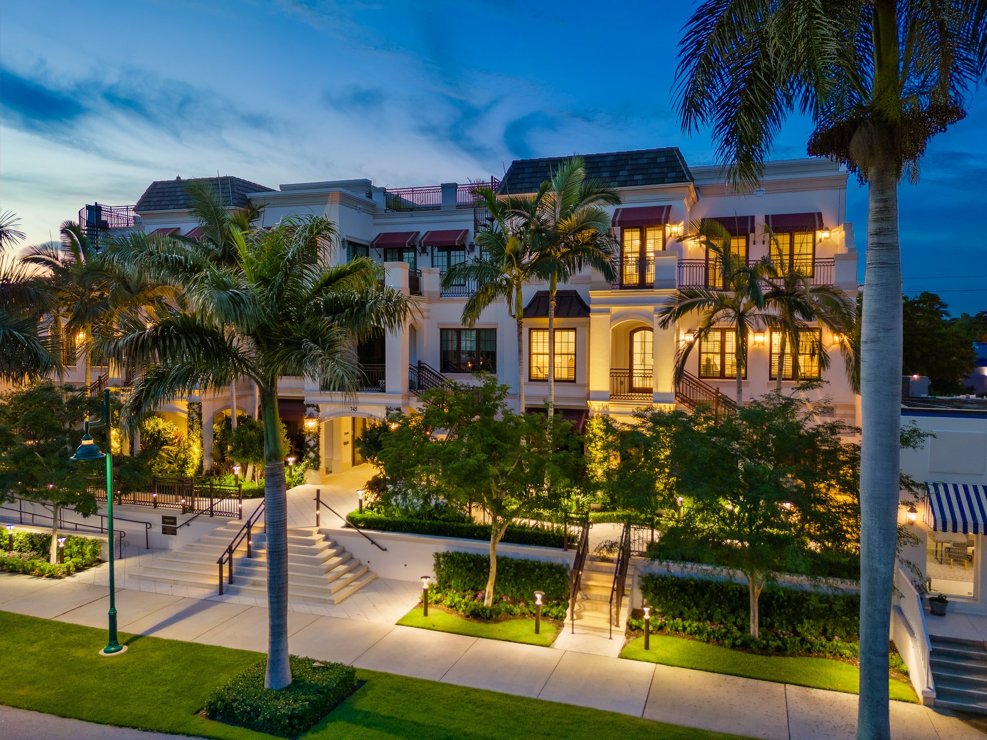 OLDE NAPLES