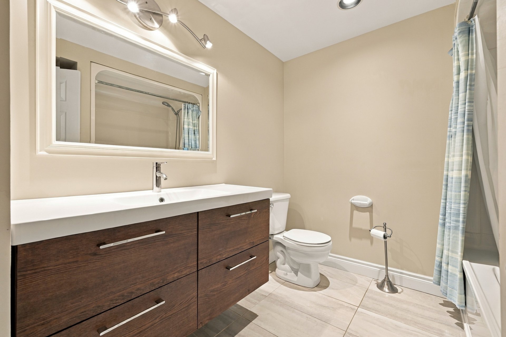 Executive home in Oakville's prestigious Glen Abbey community