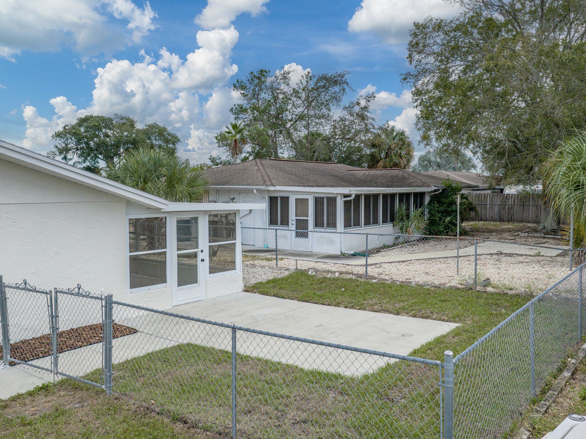 7824 LOTUS DR