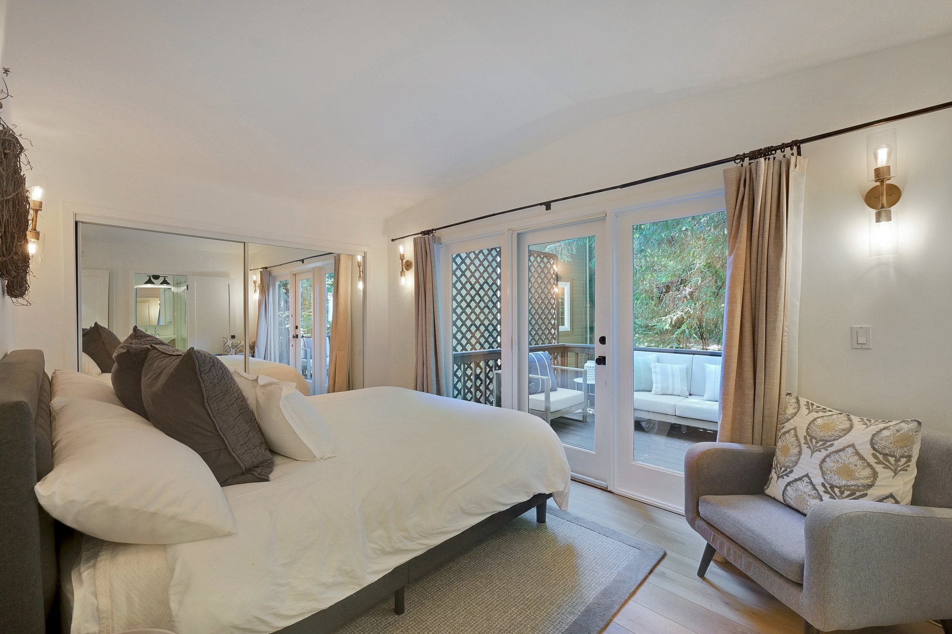 207 Madrone Ave