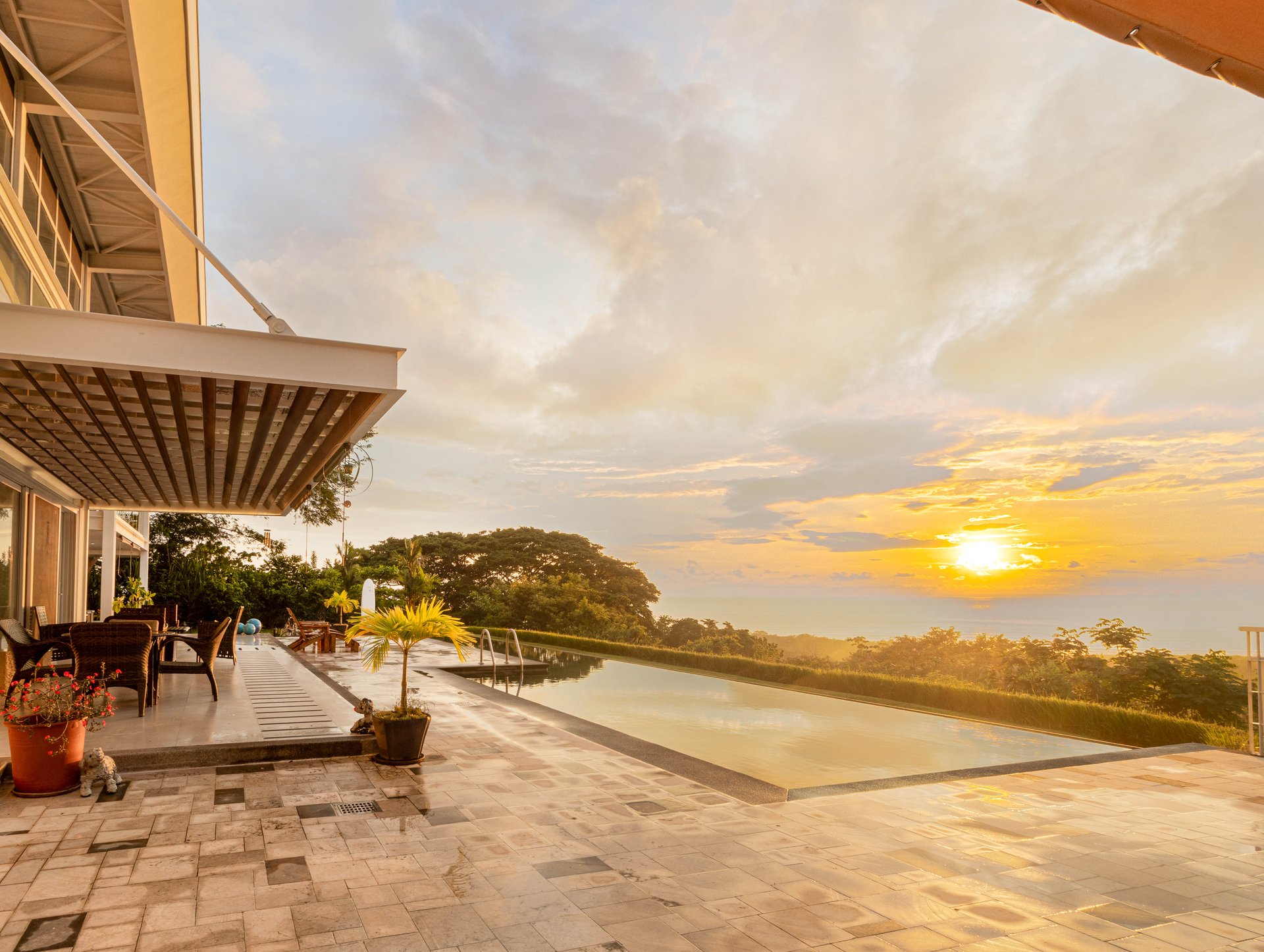 Nativa Contemporary Infinity Views | Luxury Rainforest Estate with Pacific Ocean Views