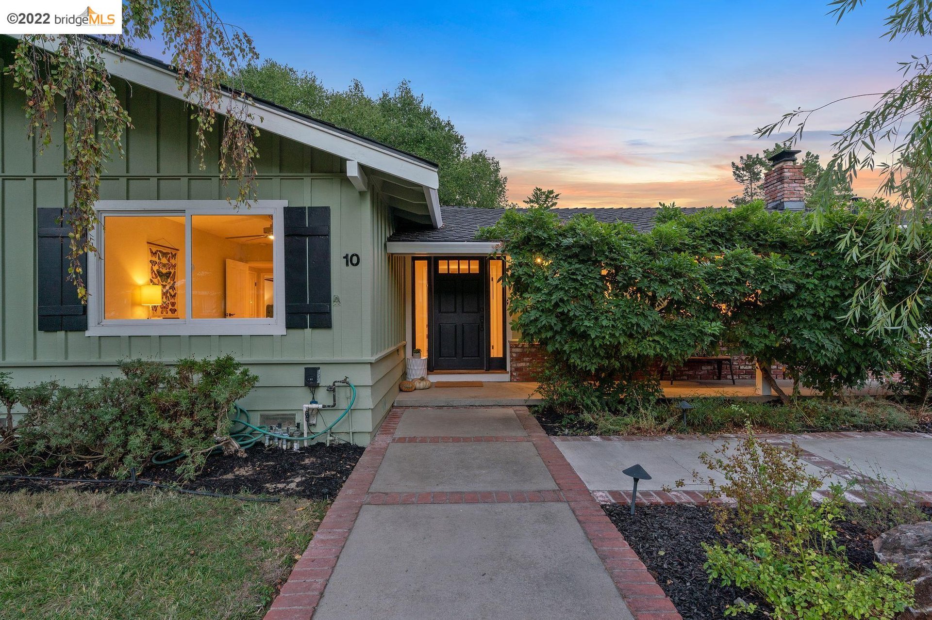 10 Woodside Dr