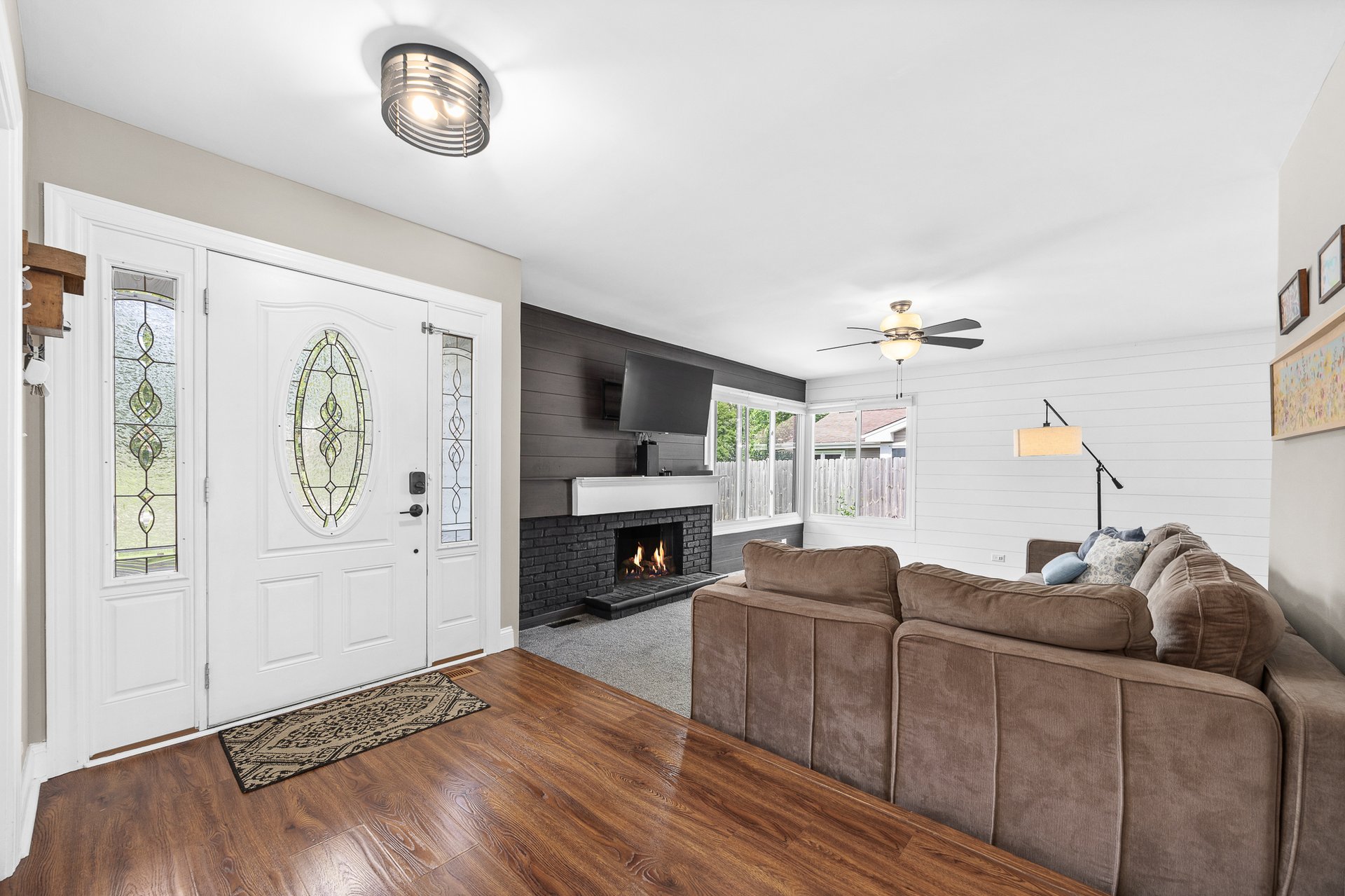 230 Plymouth Ln 