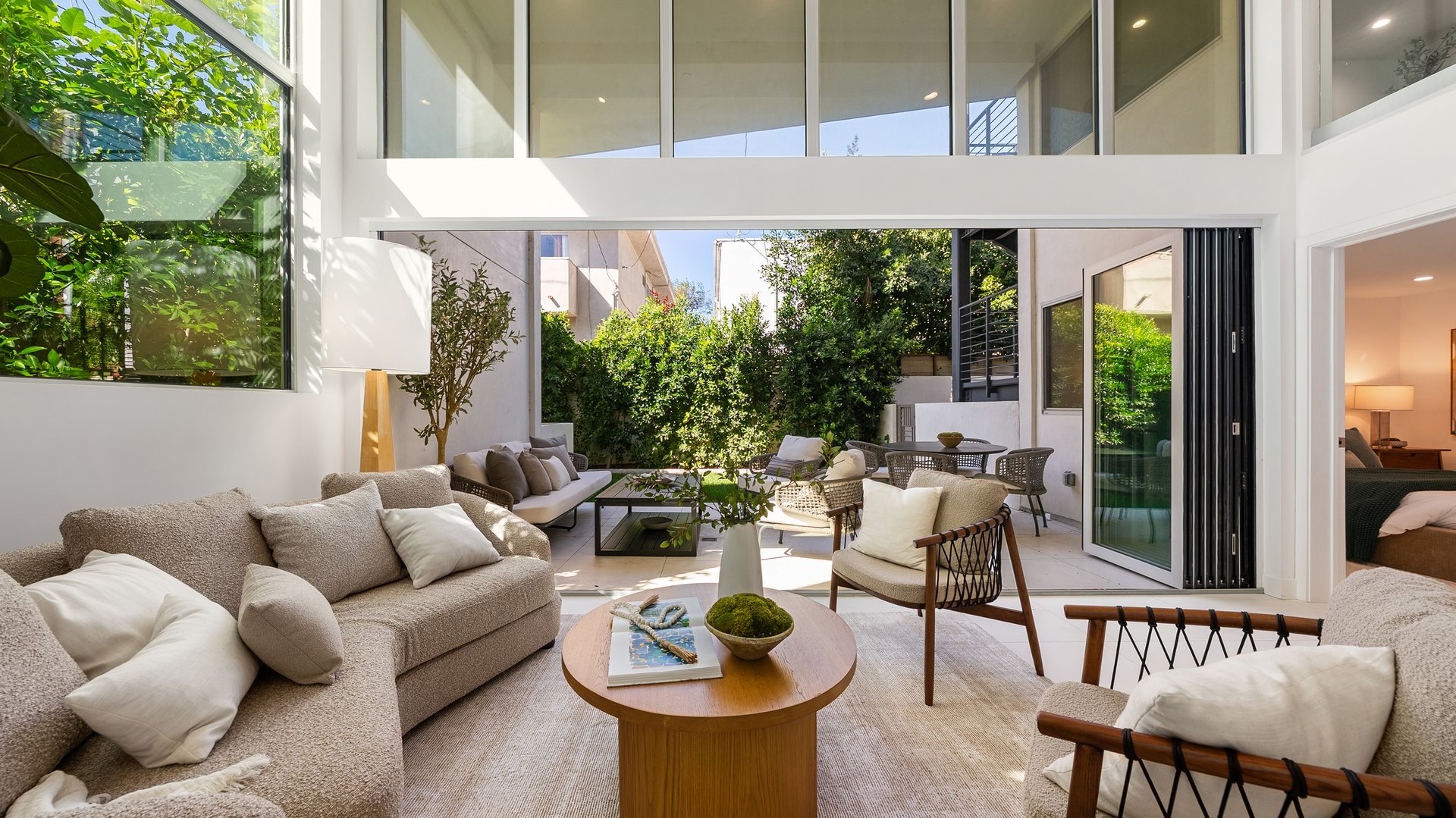 621 N Kings Rd Unit: 2