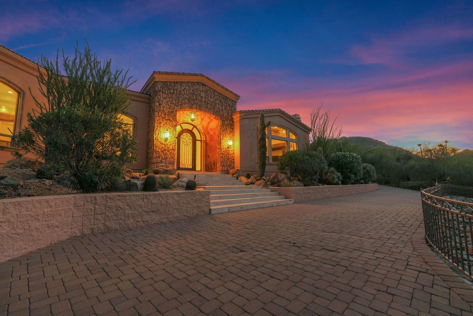 4141 E LAKESIDE Lane