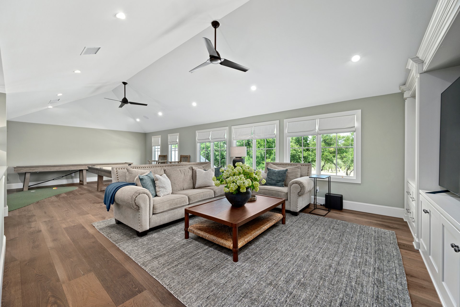 900 Rivercliff Drive