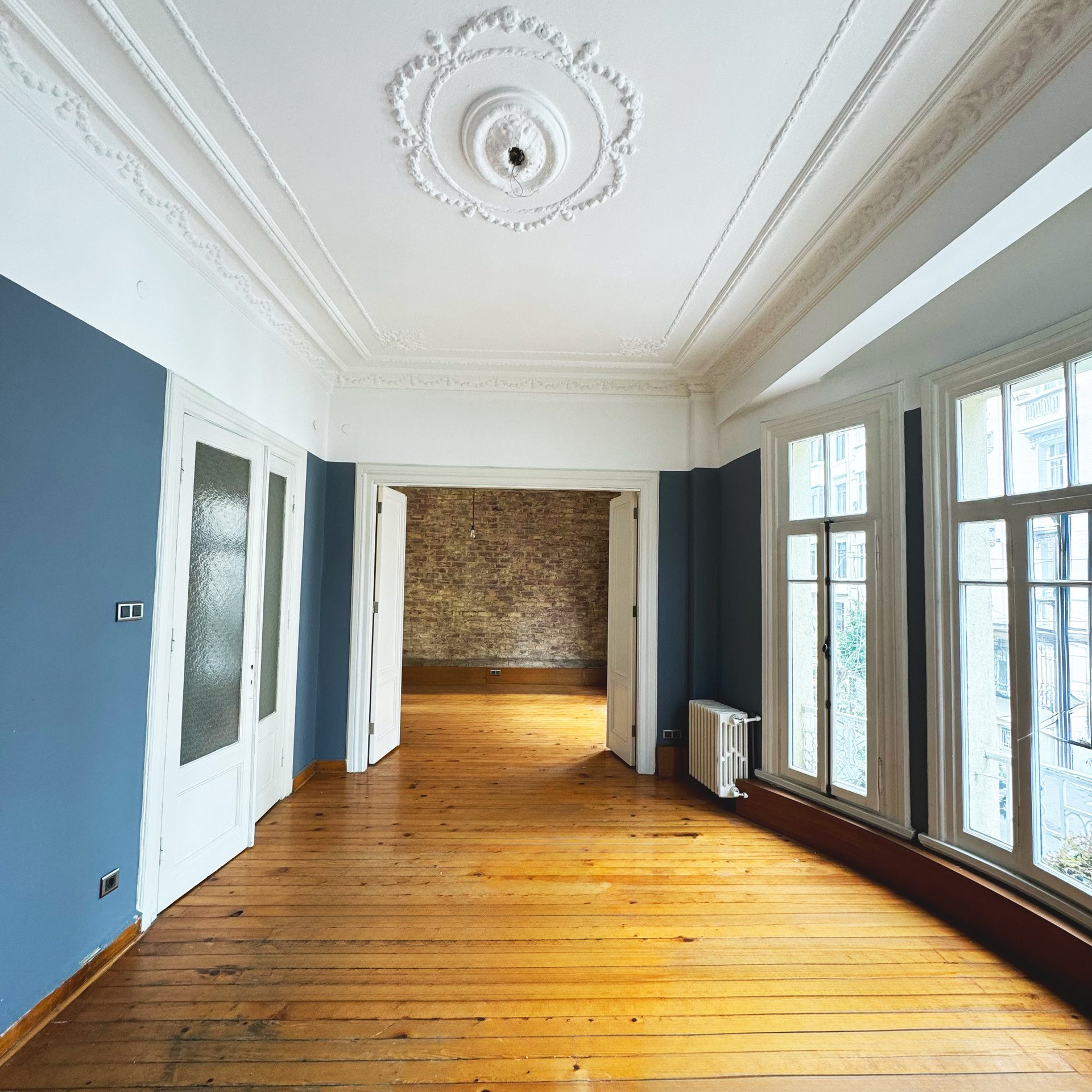 A 3+2 Cihangir flat in a Historical Apartment in Istanbul