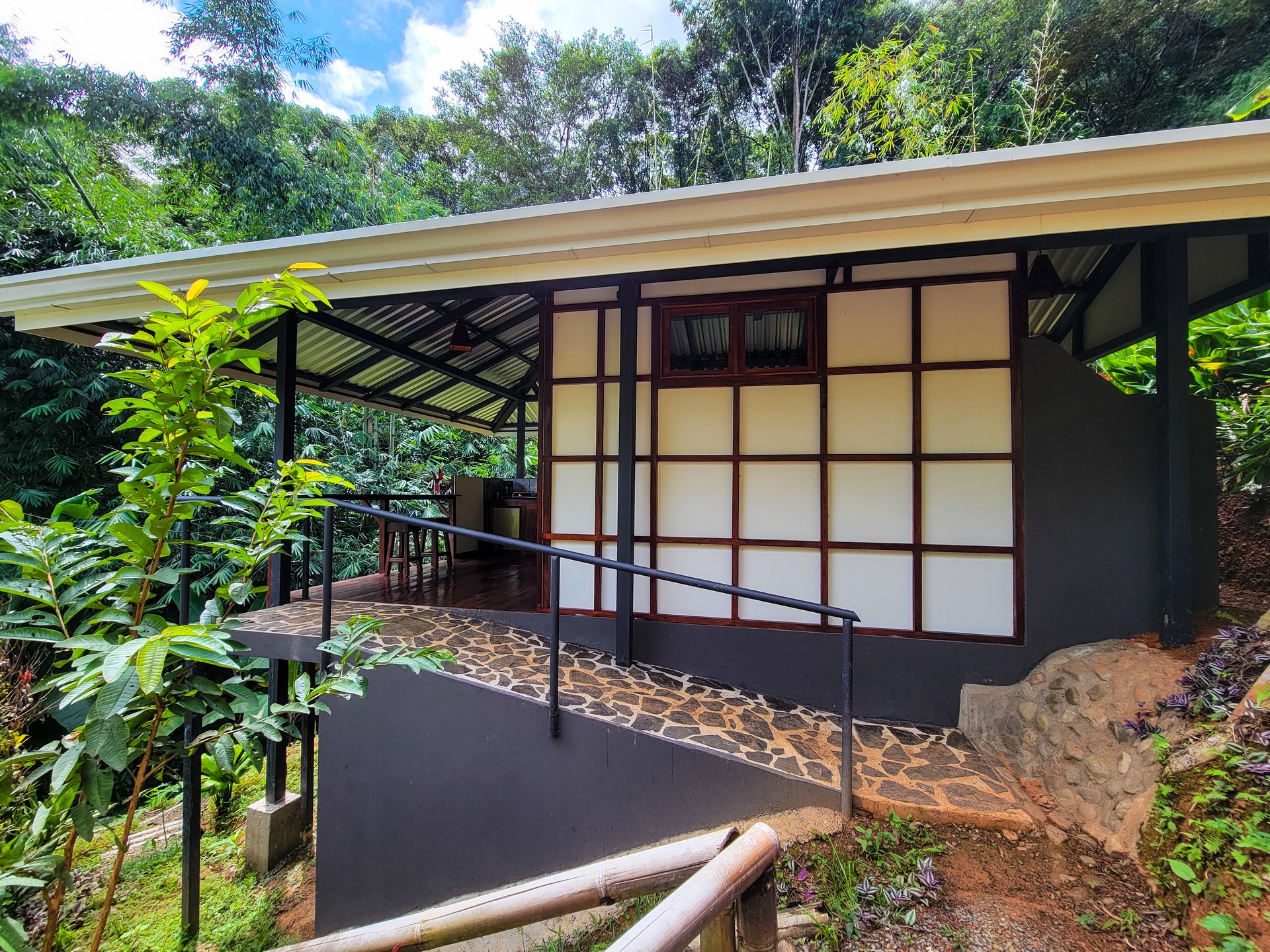 CASCADA ELYSIANA – ECO-RETREAT WITH HUGE WATERFALL