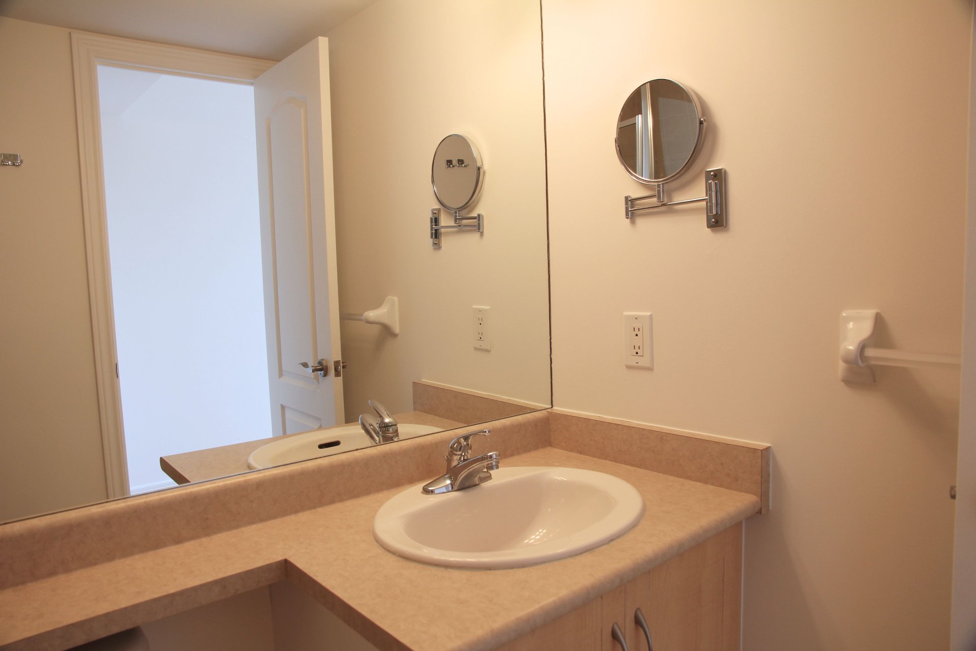  Exceptional Corner Suite 