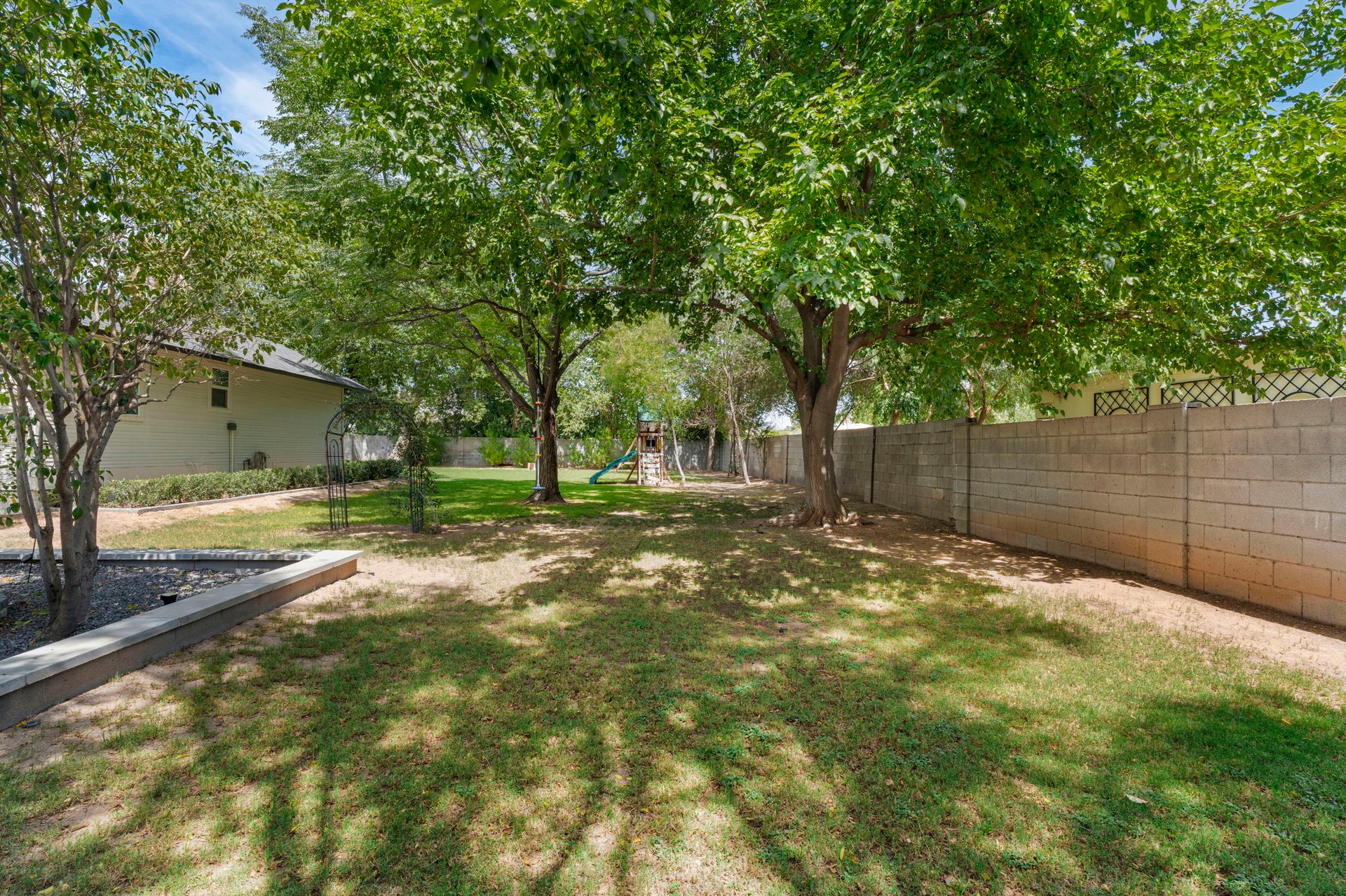6740 N 7TH Street