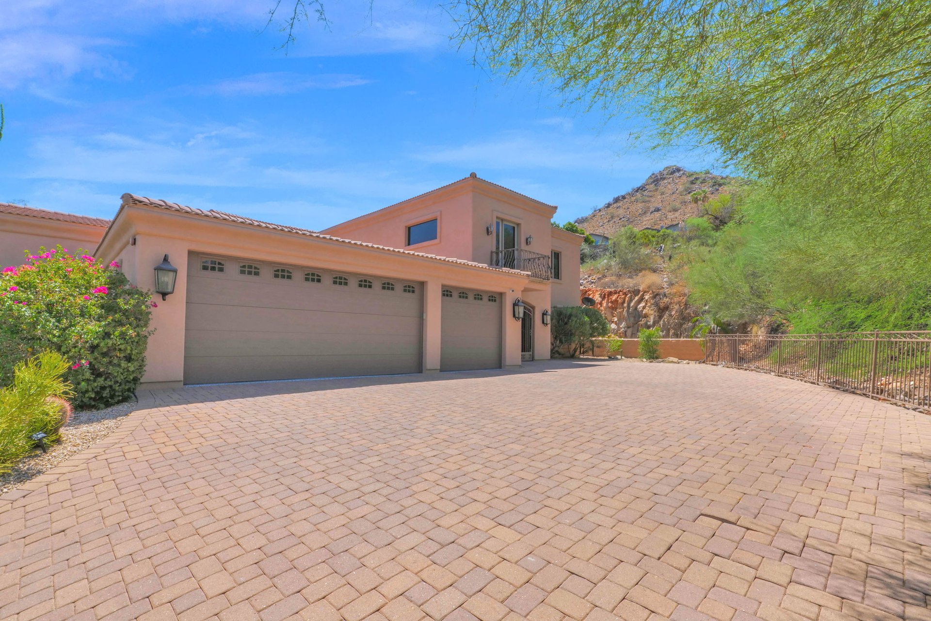 4141 E LAKESIDE Lane
