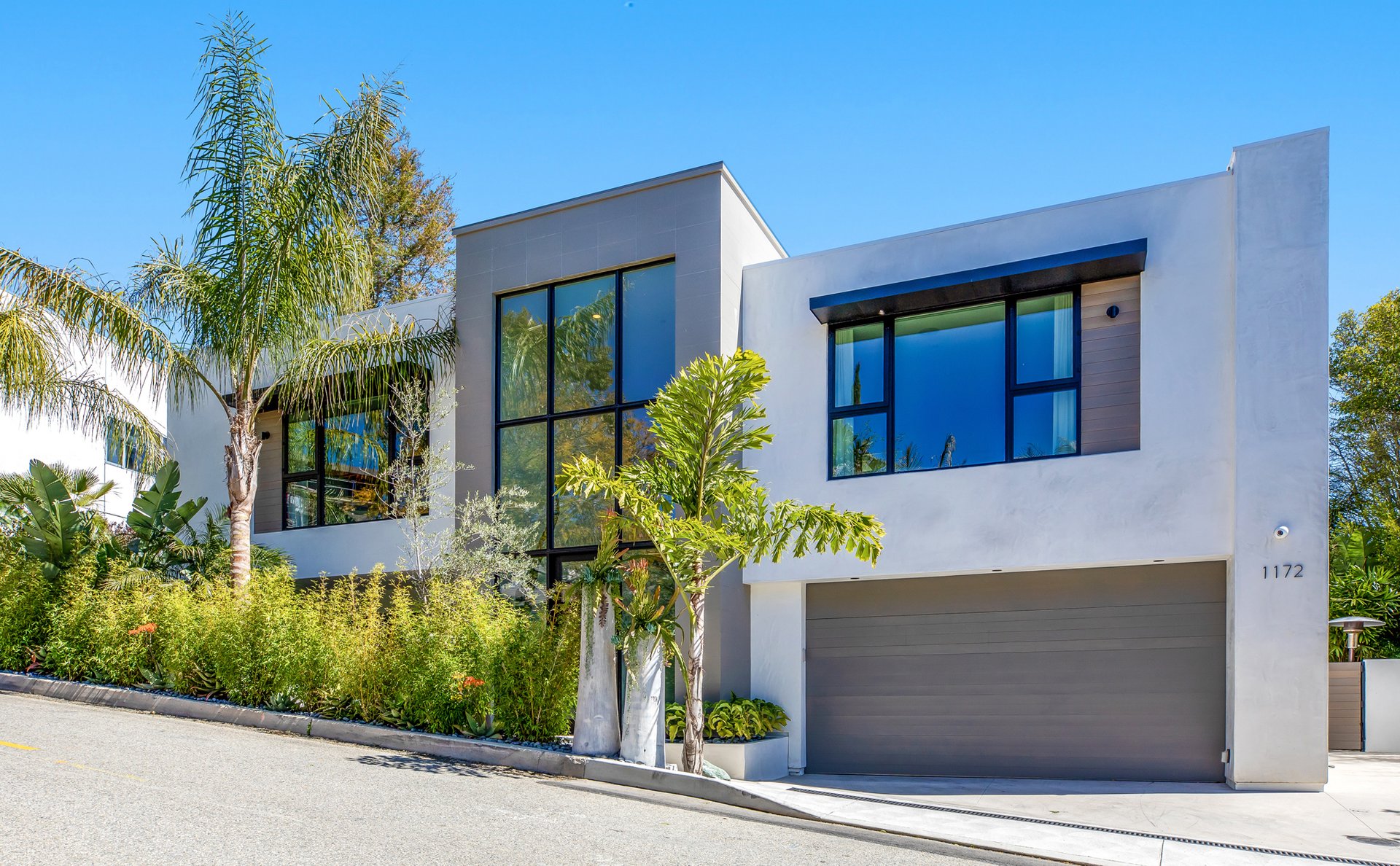 1172 Linda Flora Dr