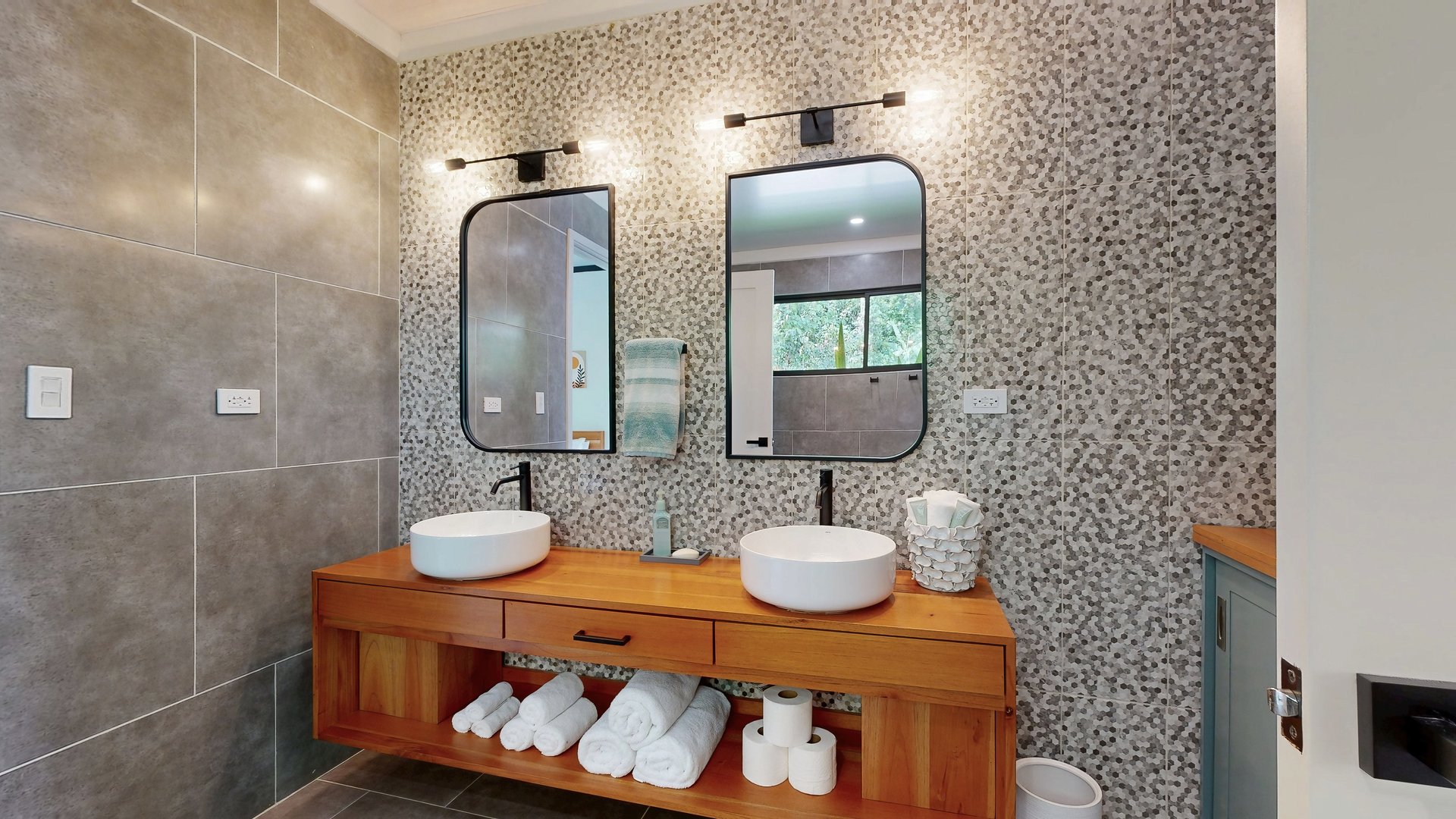 Casa Oropéndula - Modern Jungle Home for Sale Near Dominical, Costa Rica | 3BR, 2.5BA, 3.44 Acres with Creek