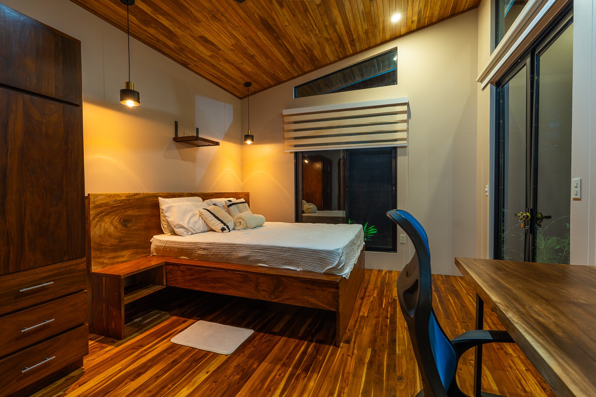Costa Rica Mountain Retreat – 1.8 ha with Luxury Cabin, Private Lake & Riverfront