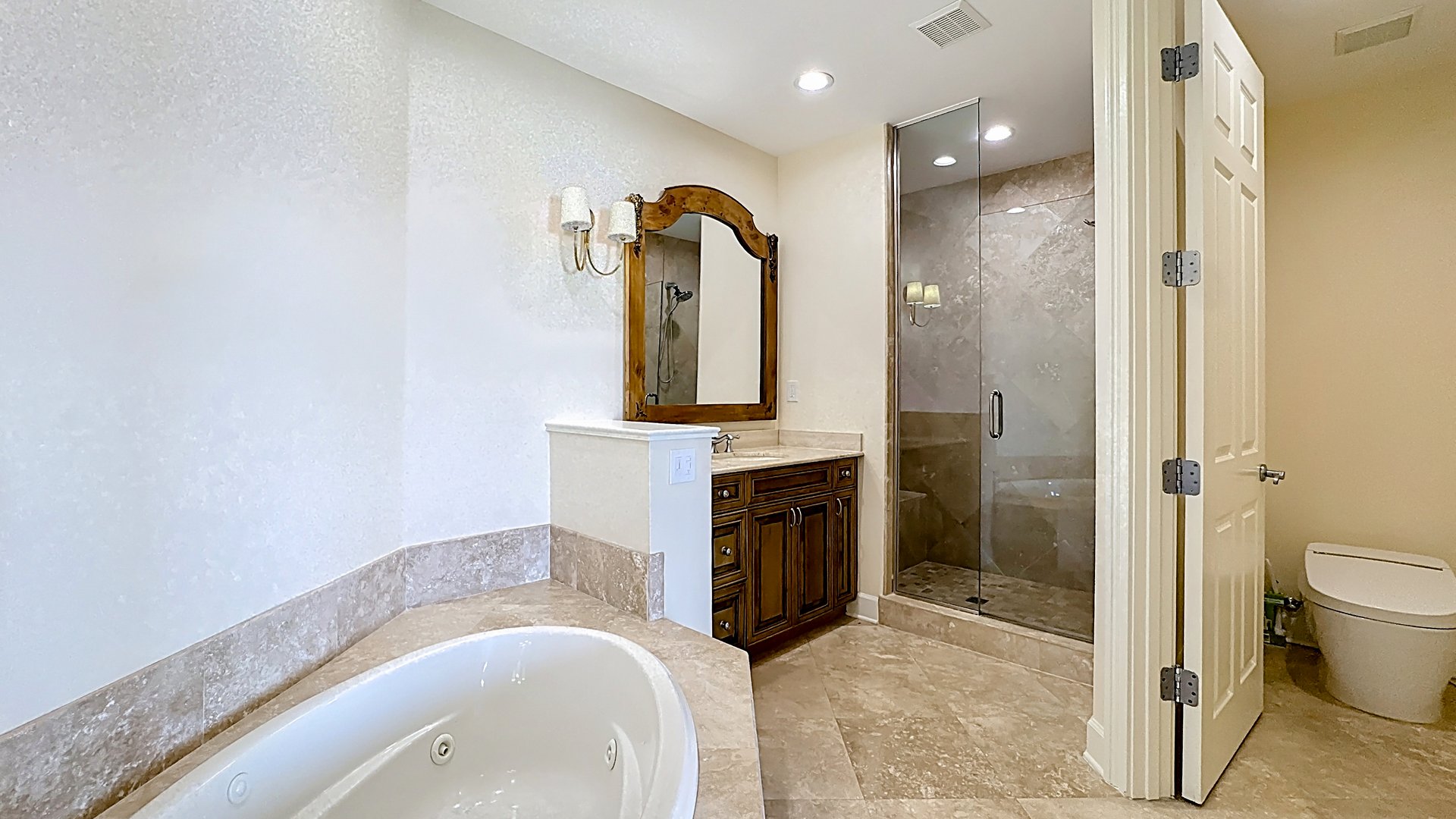 Spacious Winter Park Lakefront Condo in Perle du Lac