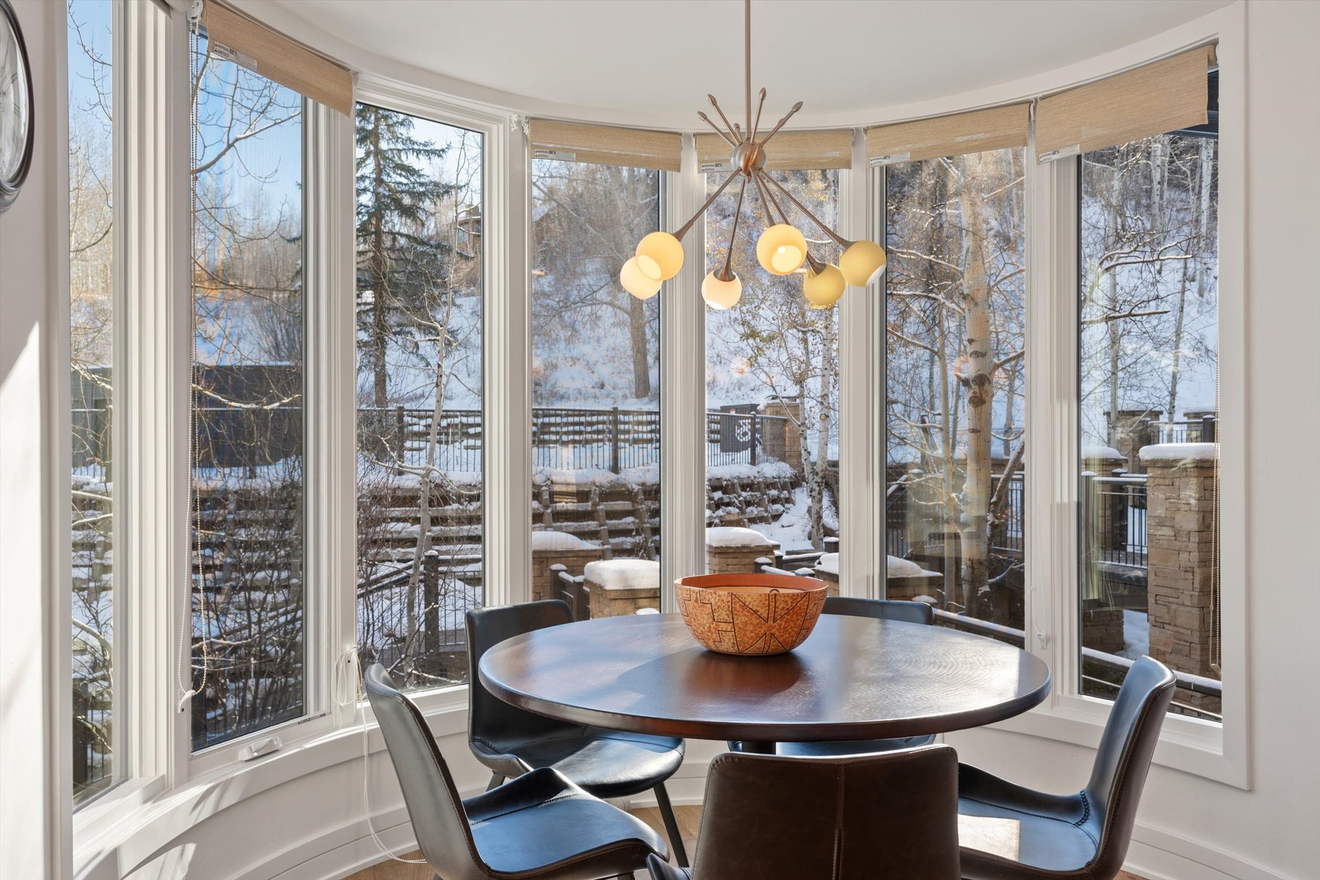 Ski-In/Ski-Out Luxury: Deerbrook Townhome