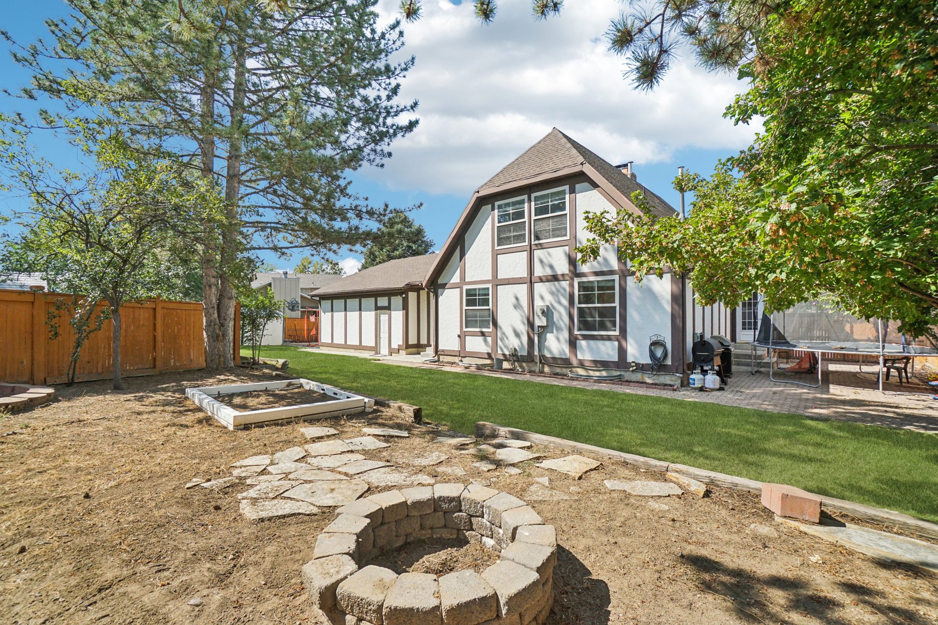 11343 S Clifford Cir