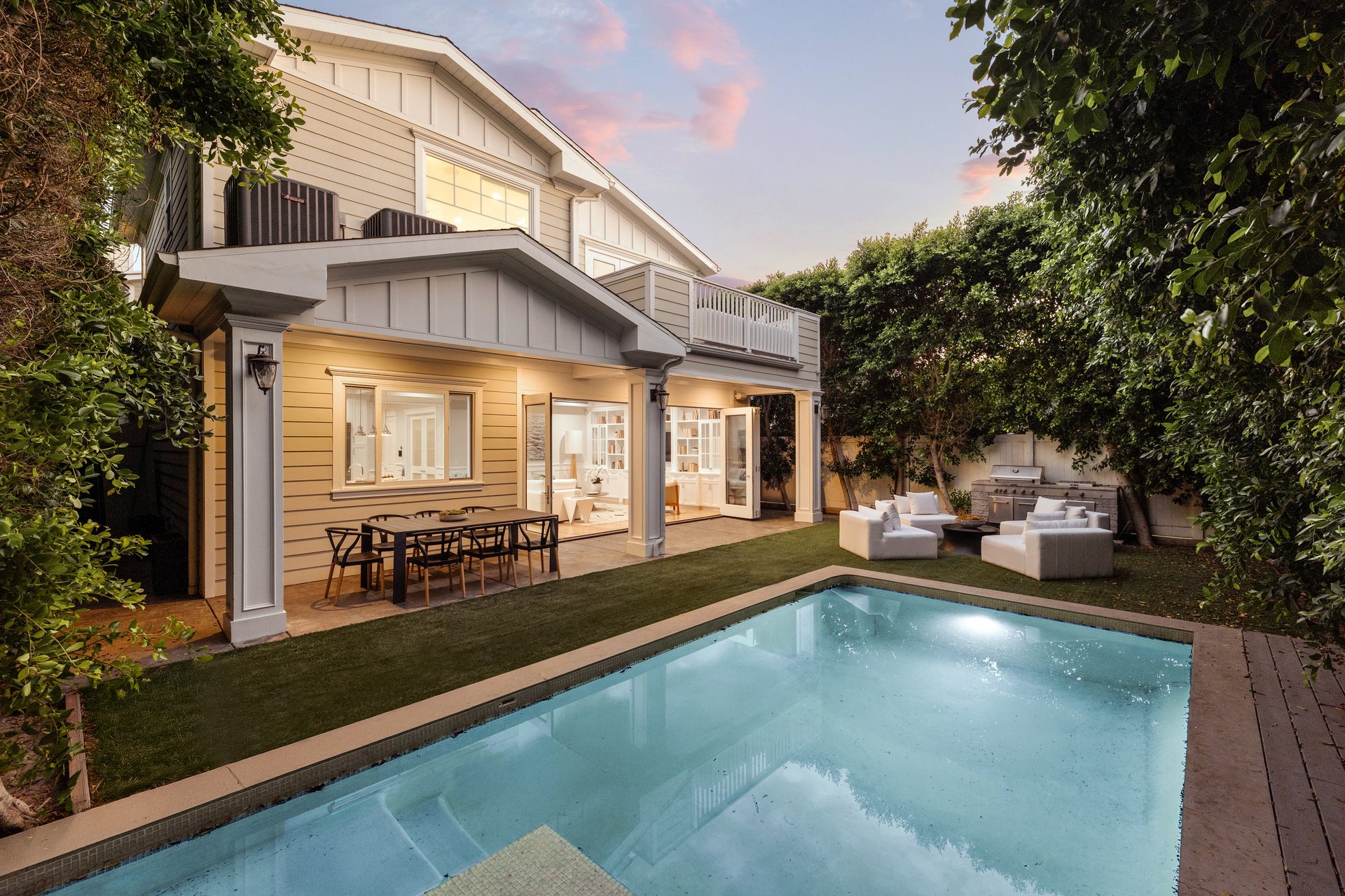 15123 Camarillo St, Sherman Oaks