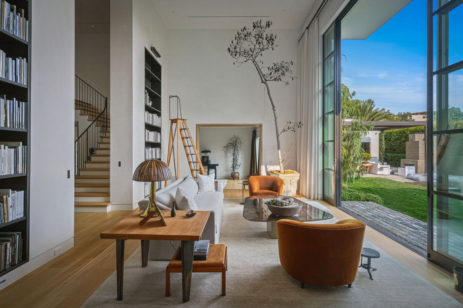 1375 N DOHENY DR