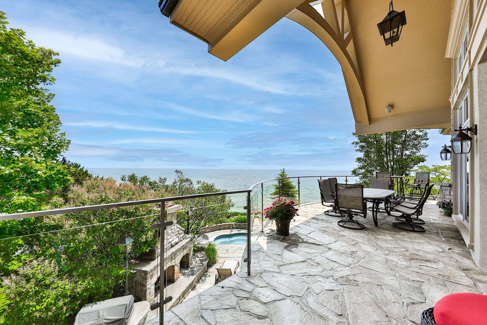 872 Whittier Cres
