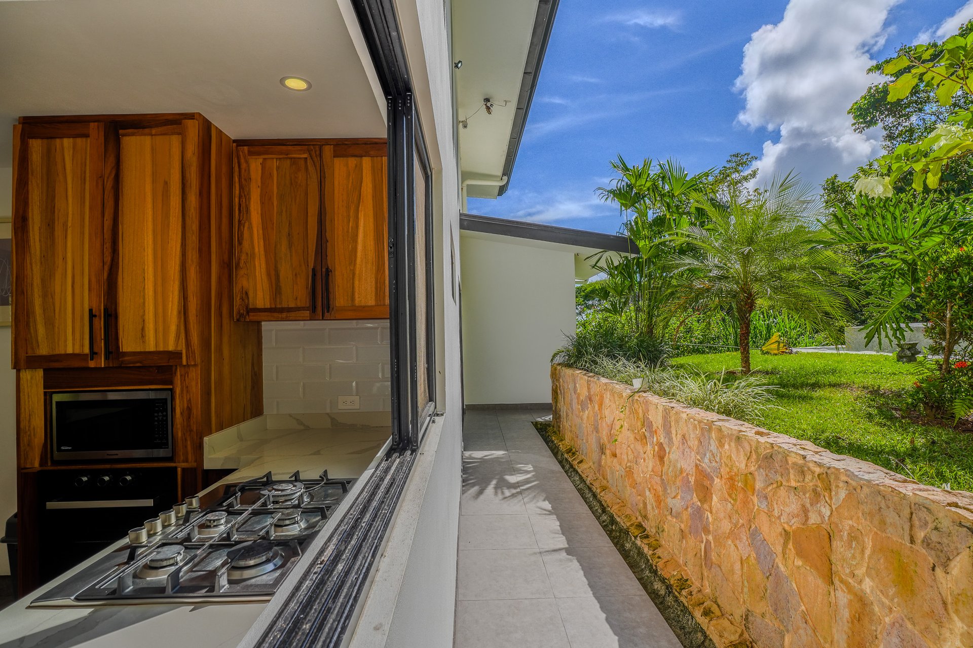 Casa La Roca, Whale's Tail 3 Bedroom Home In Uvita!