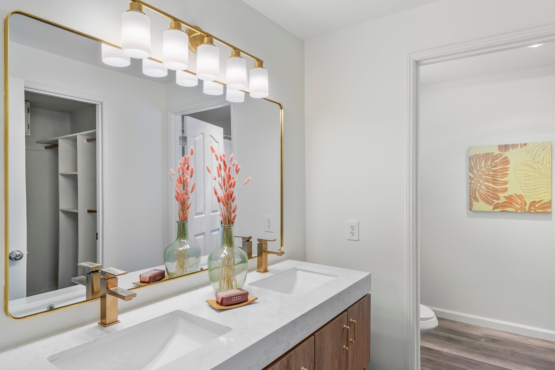 Expansive Lynnwood Living