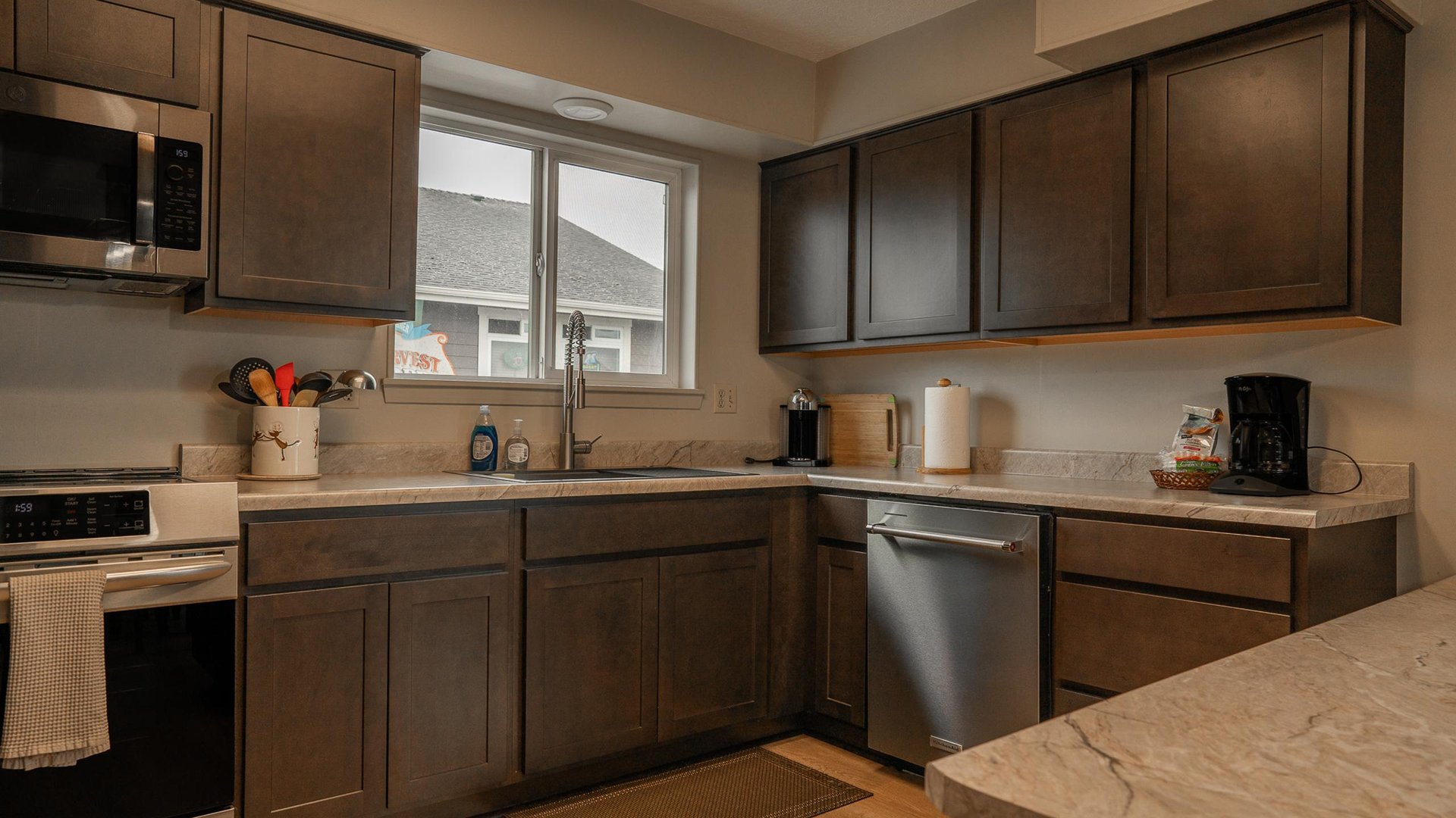 555 Hwy 101 S Apt 3