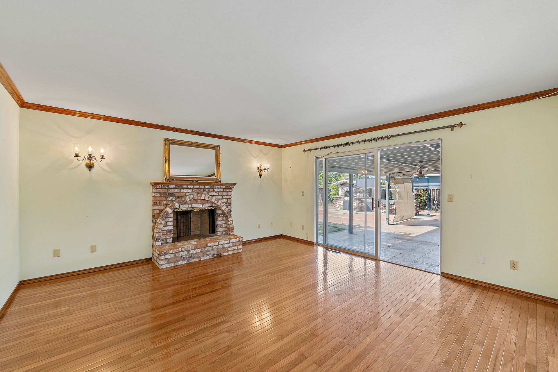 6137 Oak Forest Way