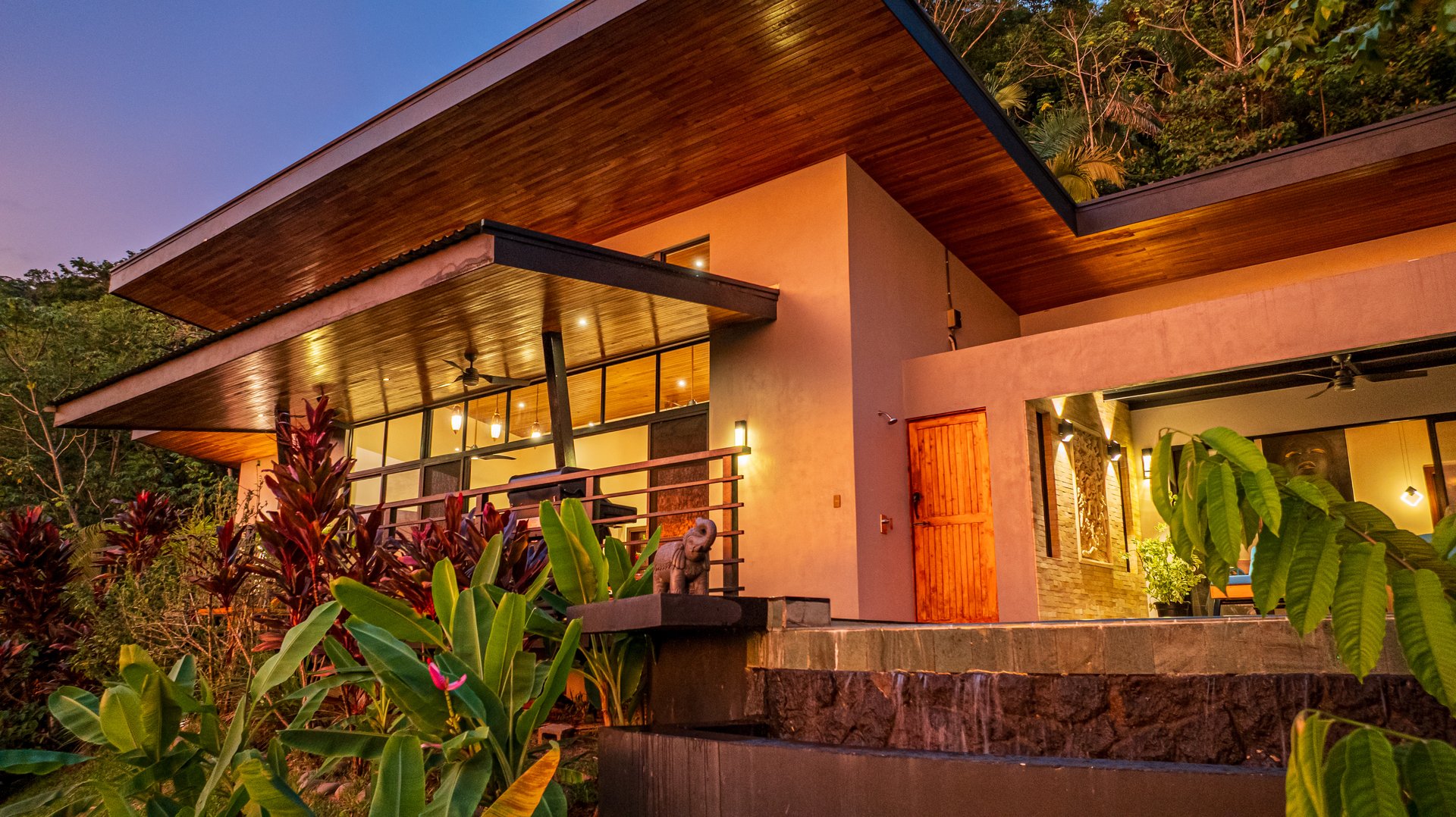 Casa Markissa – Luxury Oceanview Villa with Proven Rental Income.
