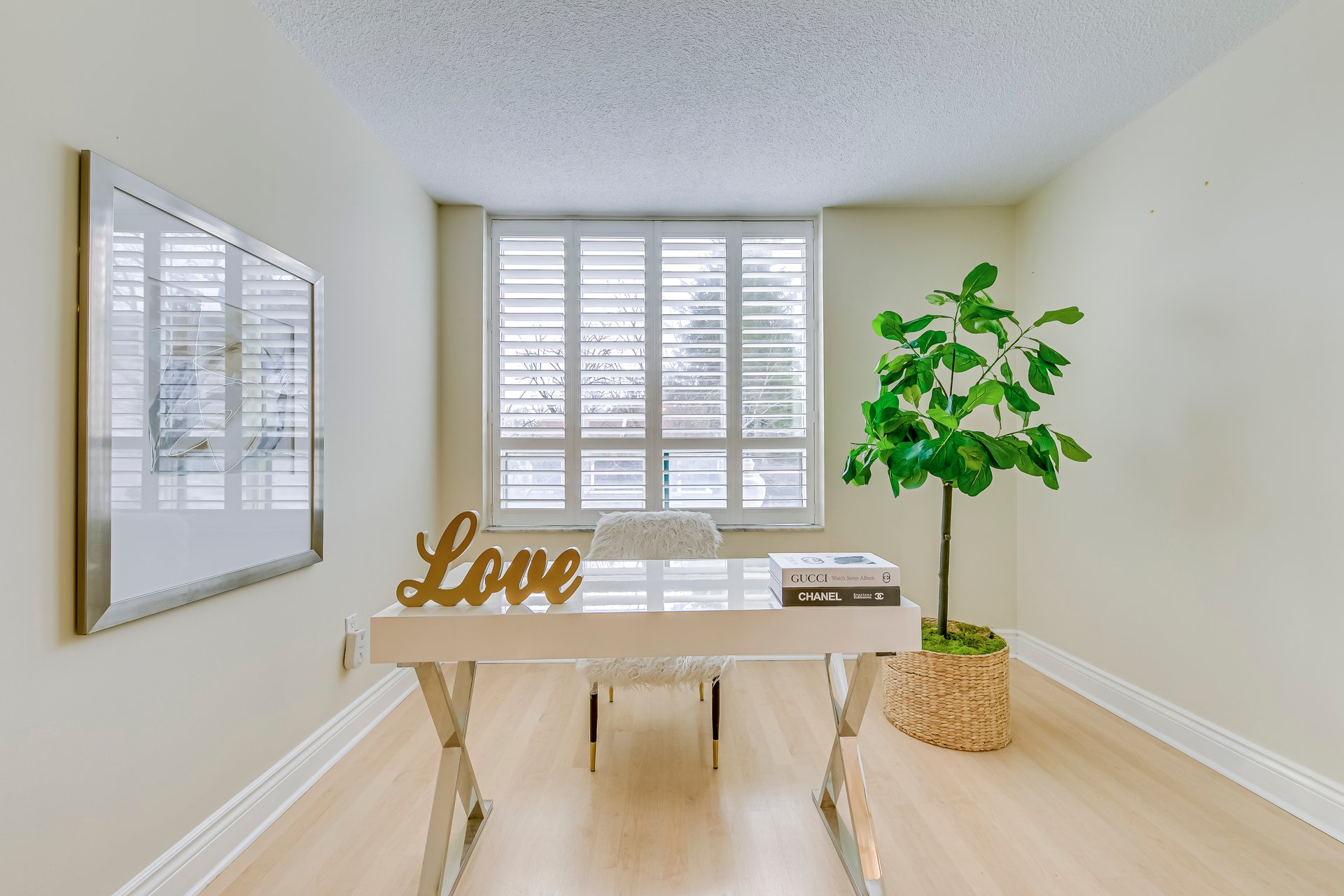 185 Robinson St 205