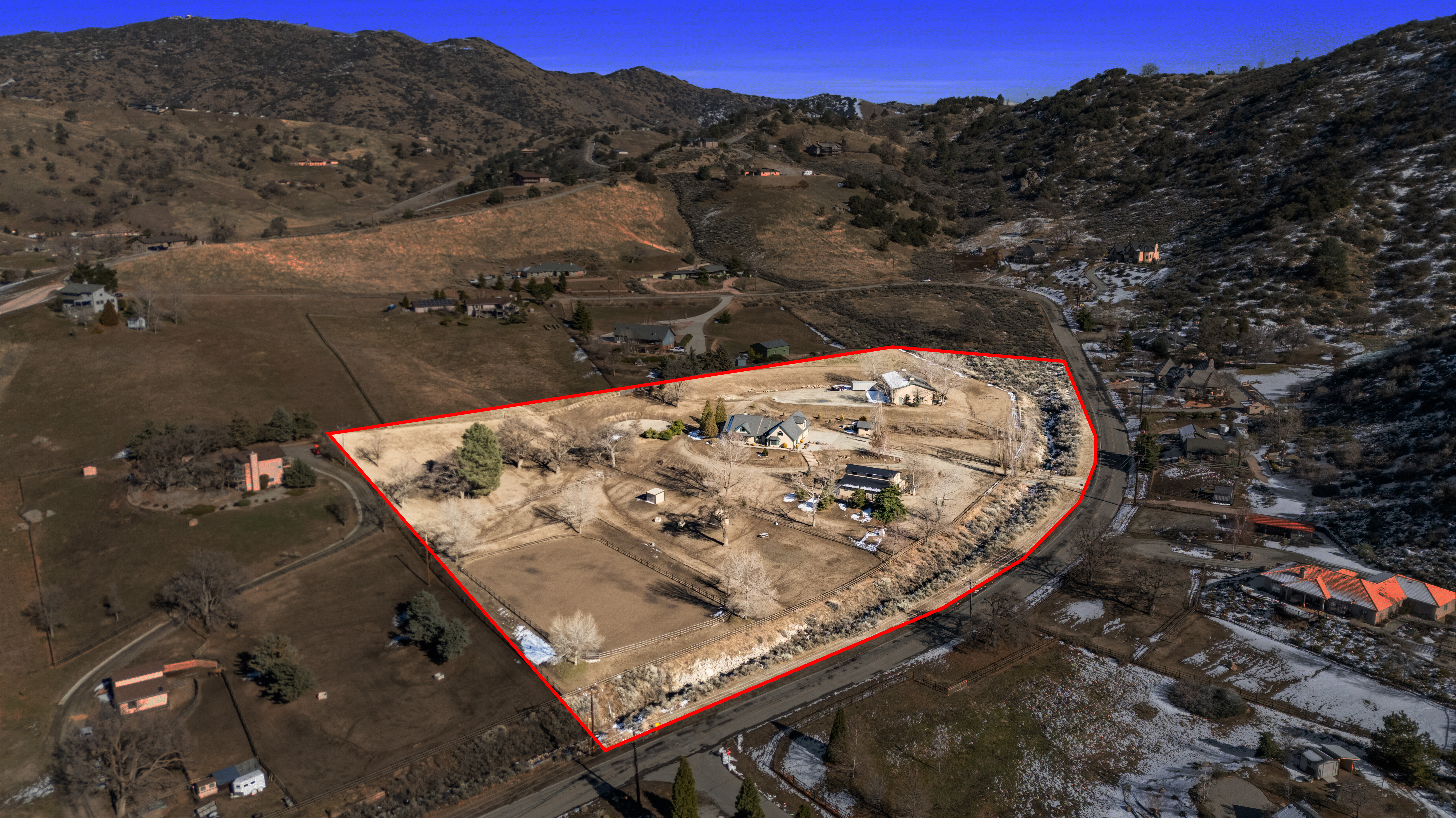 Equestrian Estate in Bear Valley Springs: 25820 Skyline Drive