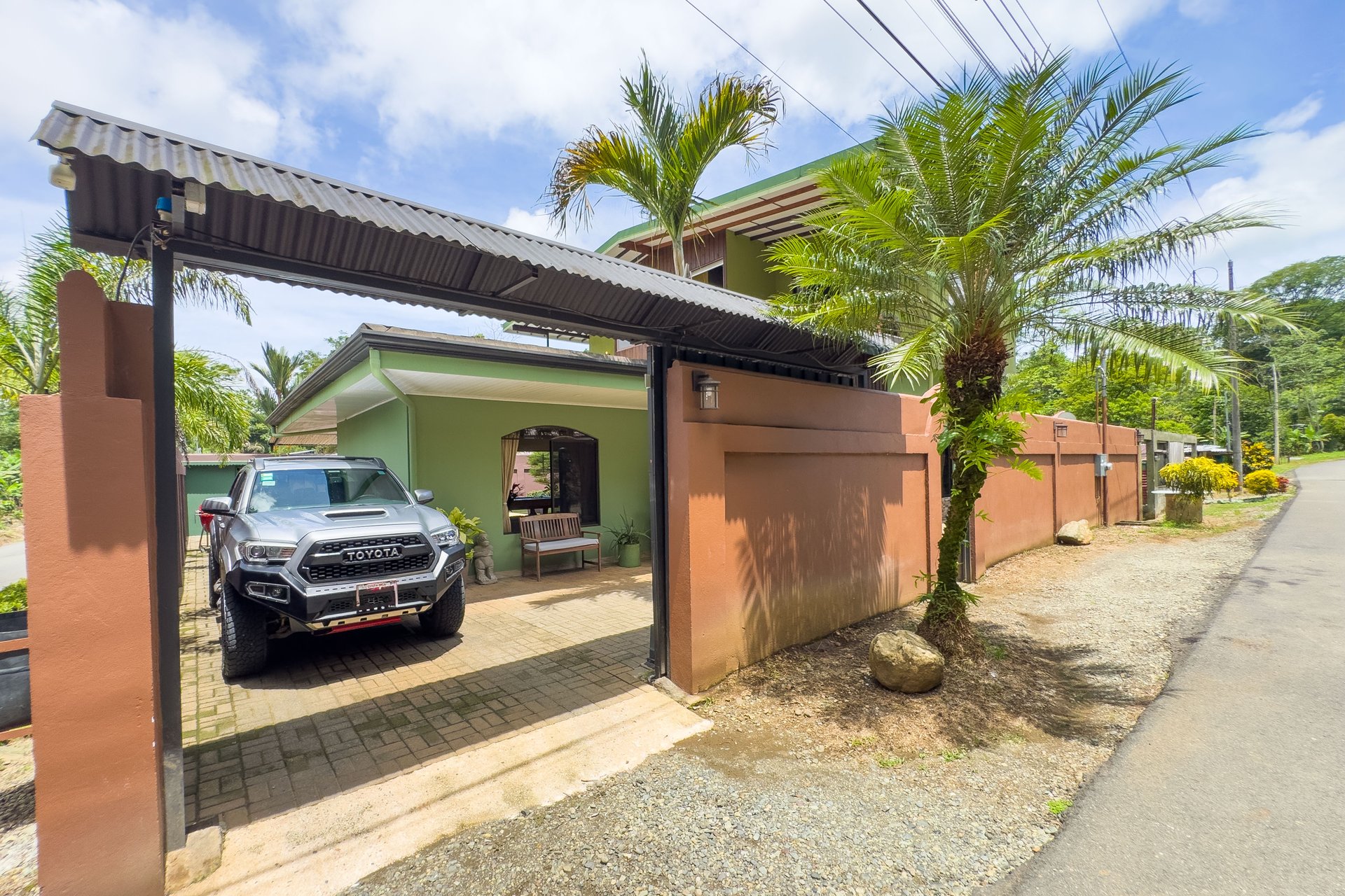Naranjito corner lot house