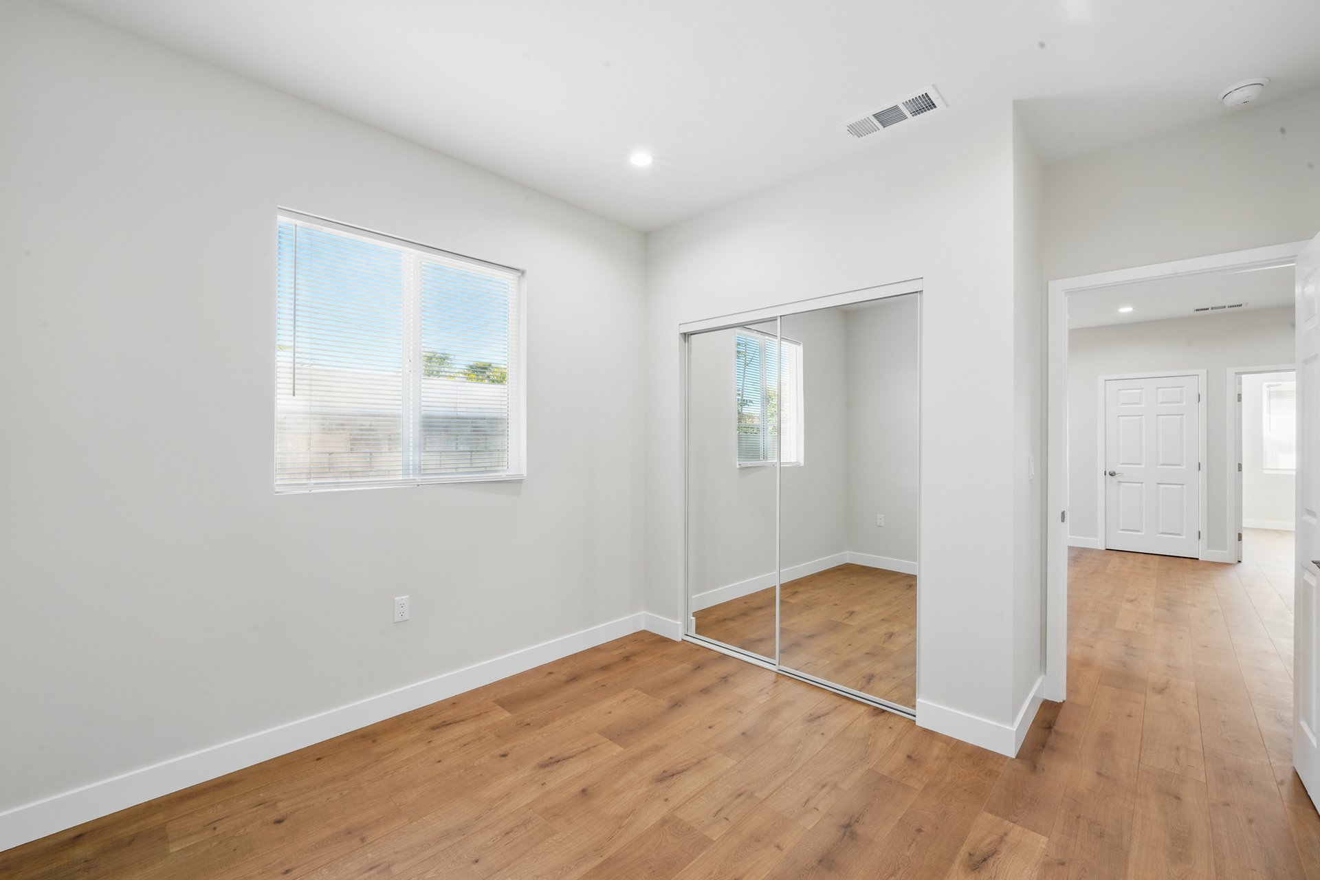 4 Units in North Hollywood