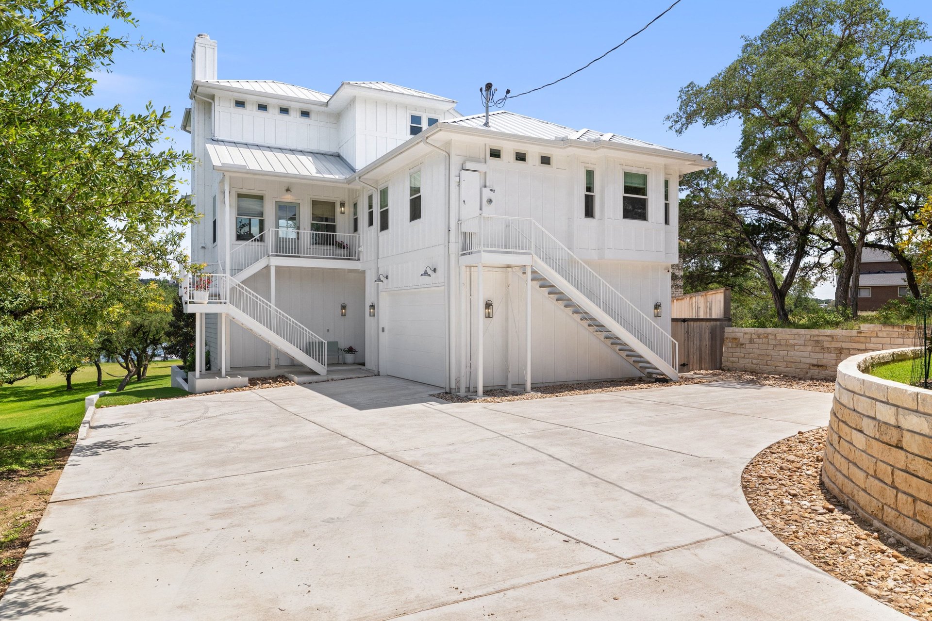 1209 Edgewater Drive
