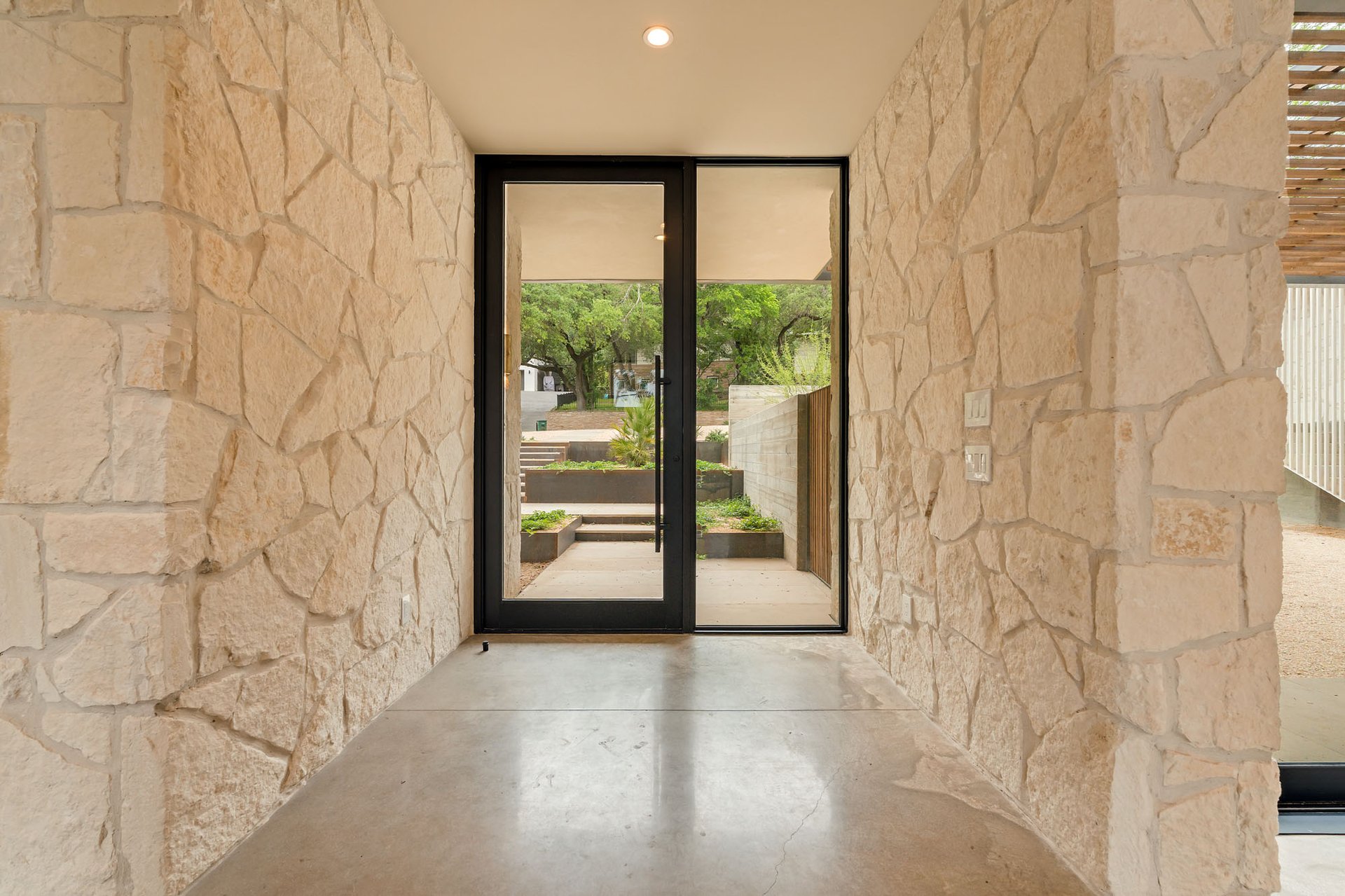 4705 Balcones Dr