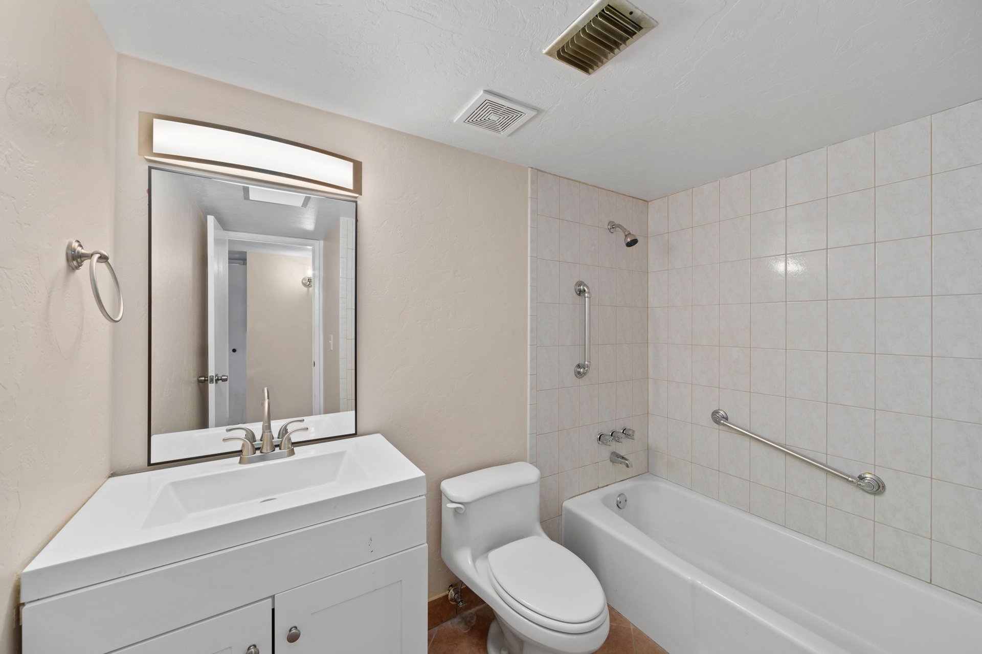 2540 S Marianne